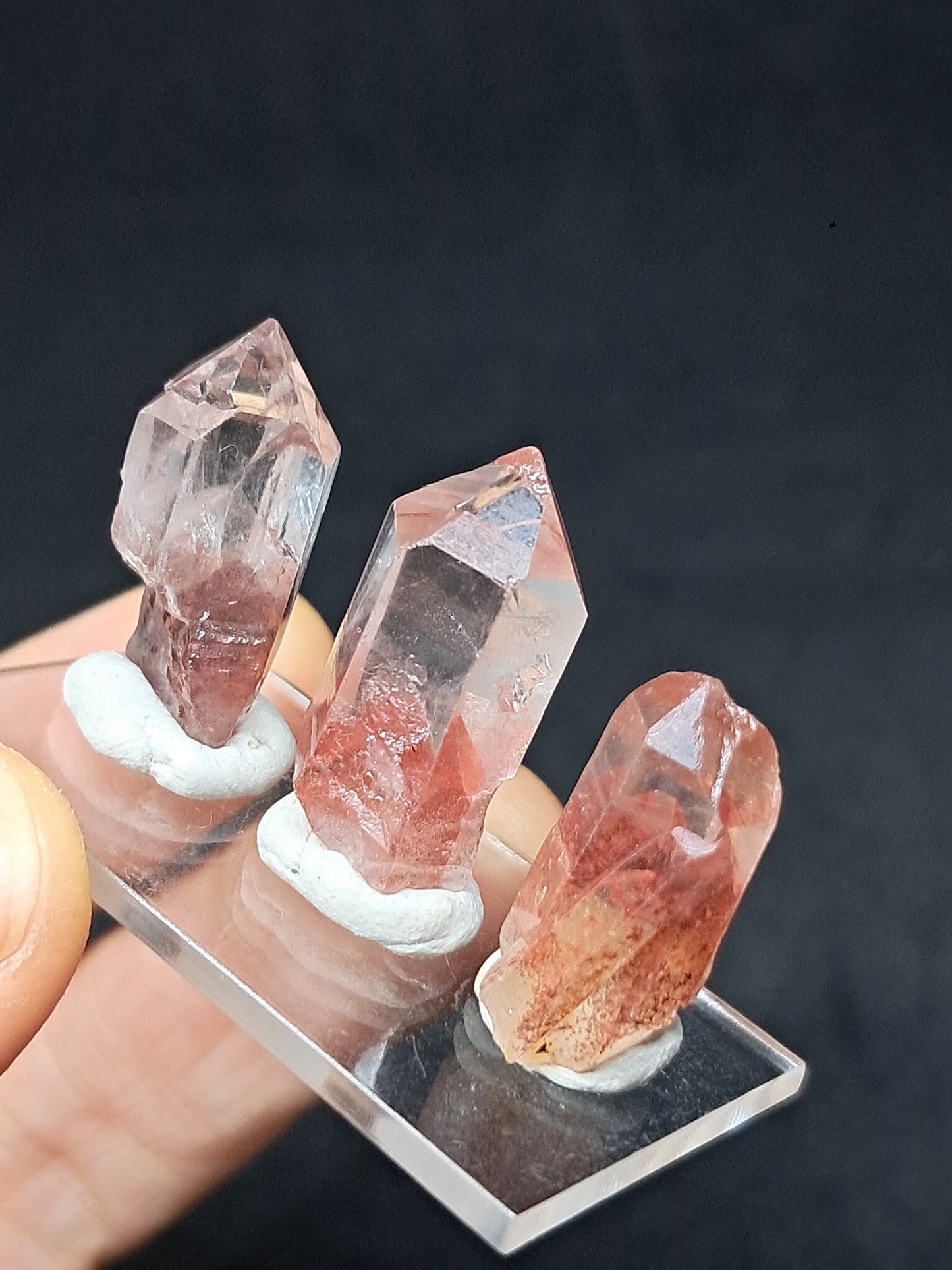 Juego de 3 puntas de cristal natural de cuarzo fantasma de hematita (Telangana) | Ejemplar mineral n.° HPQ11