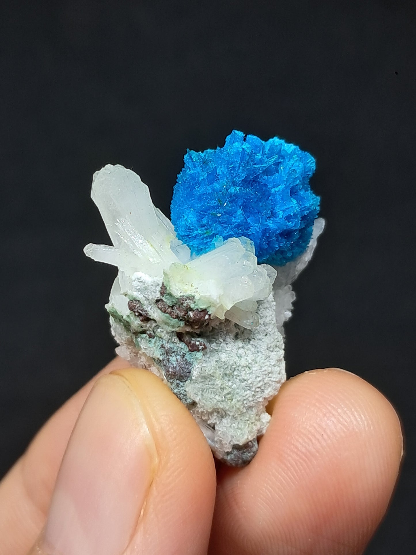 Pentagonita con estilbita sobre matriz de heulandita (wagholi), piedra en bruto | Cristal natural | Ejemplar mineral raro n.° CV27