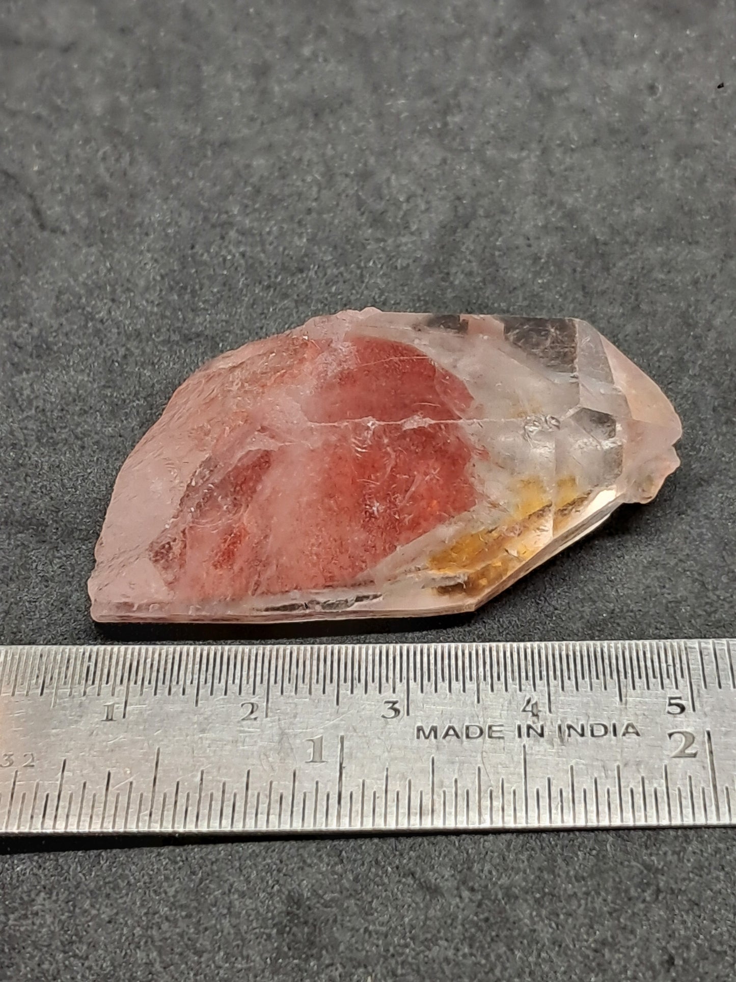 Punta de cristal natural de cuarzo fantasma hematita (Telangana) | Ejemplar mineral n.° HPQ15