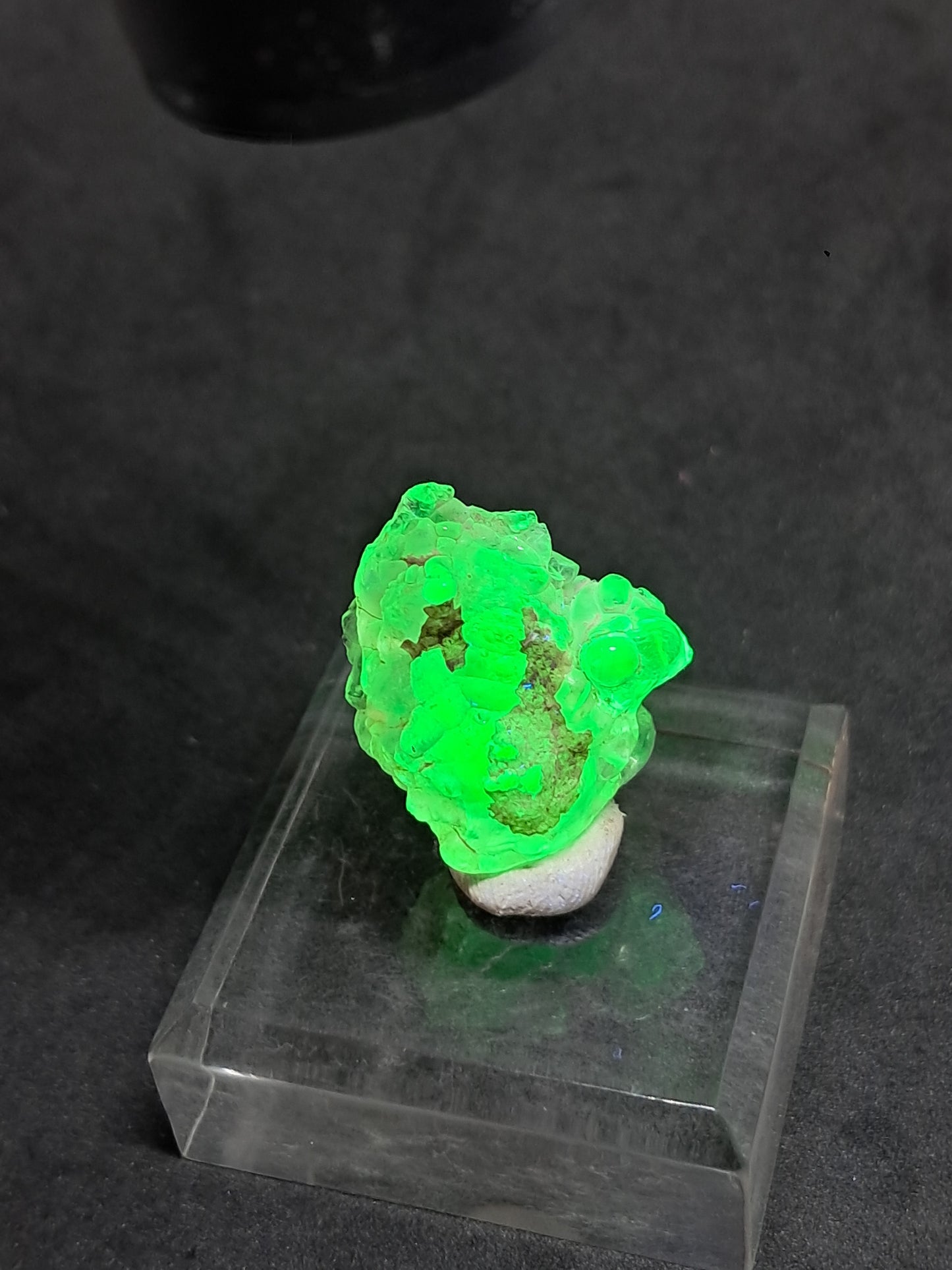 Ópalo hialita (México), piedra cristalina en bruto reactiva a los rayos UV | Ejemplar mineral n.° OH6