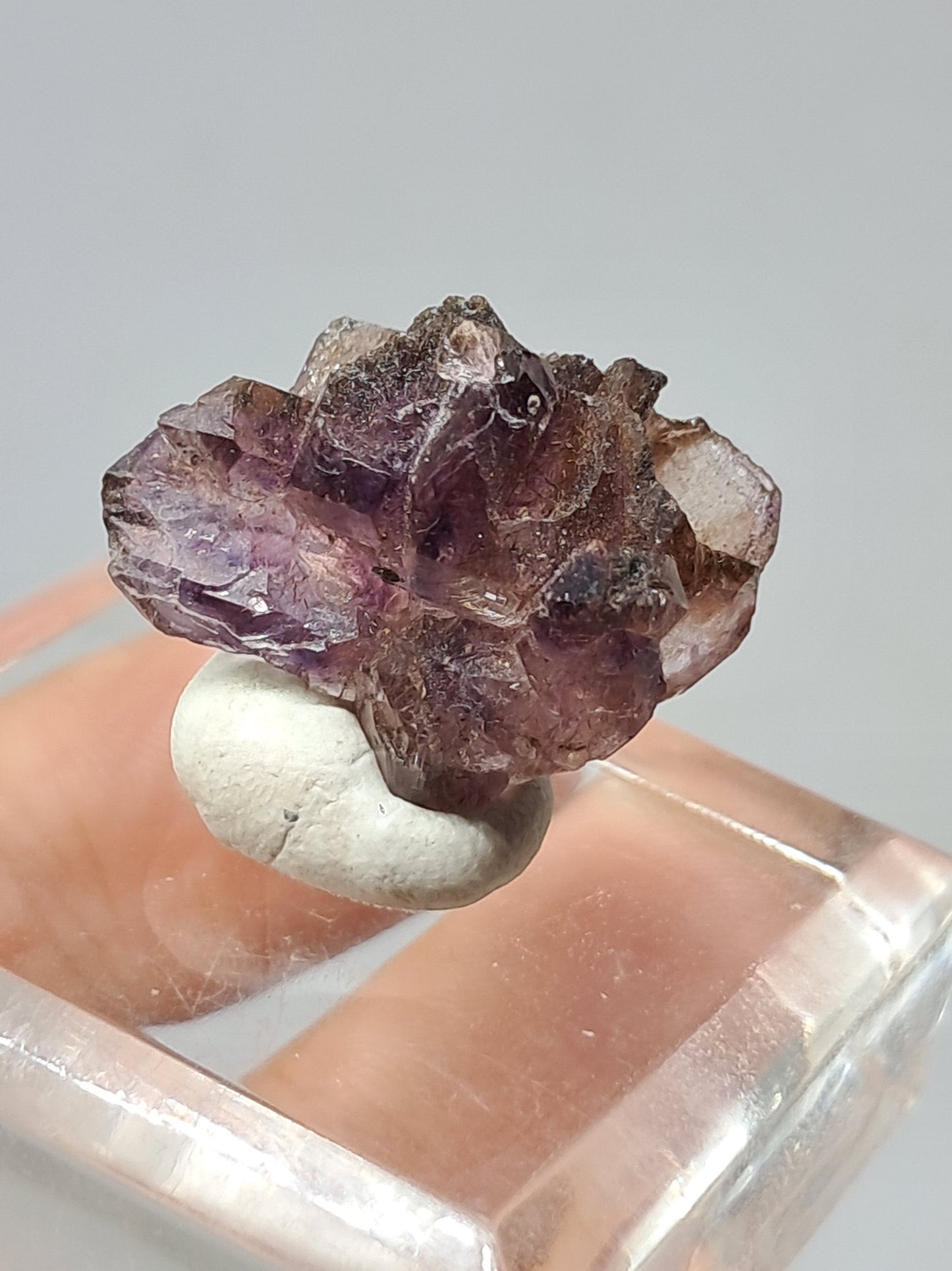 Cúmulo de amatista cetro con inclusiones Super Seven y formación de panal (Karur) | Cristal en bruto | Piedra natural | Ejemplar mineral n.° KA135