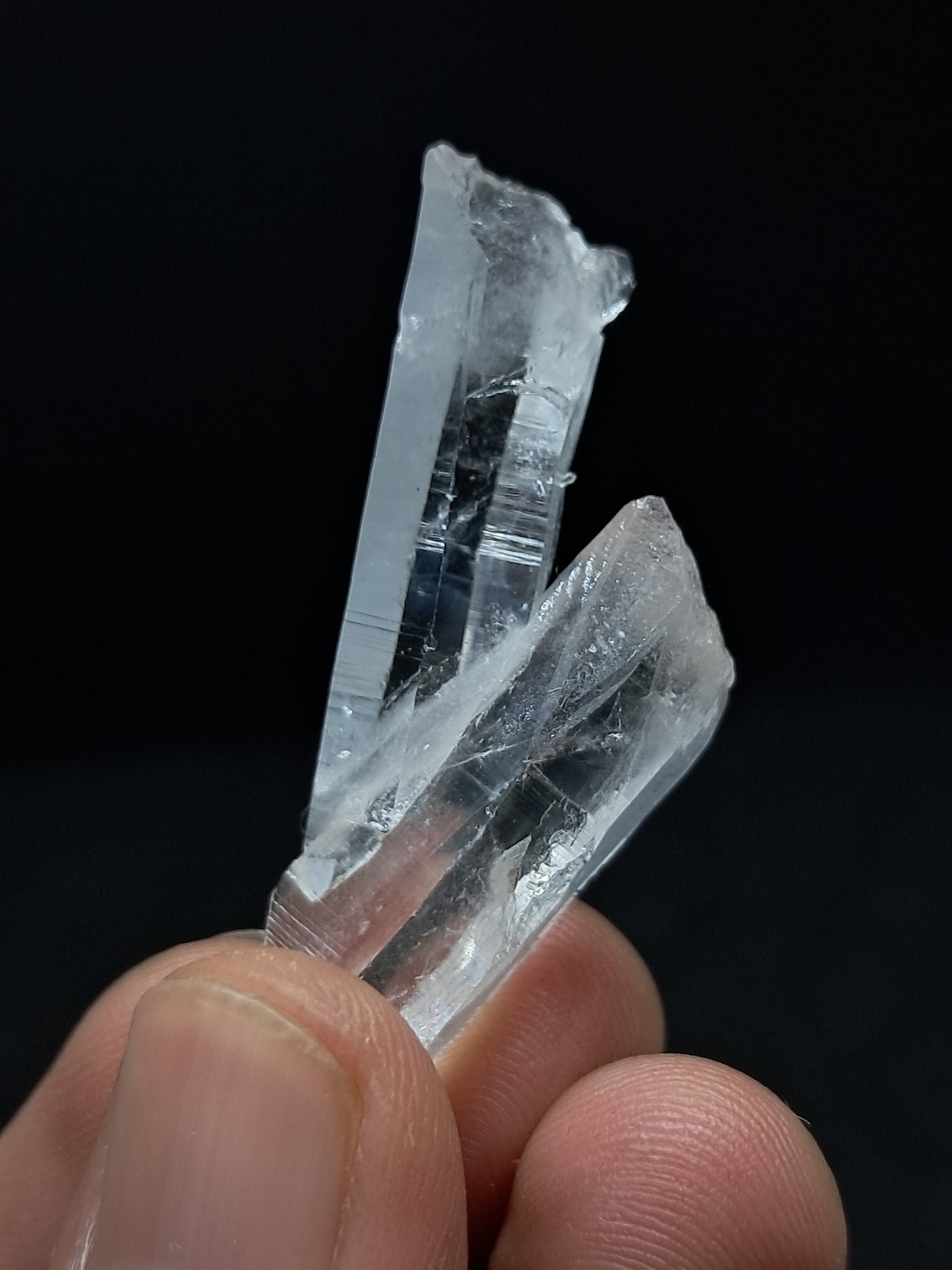 Dos cristales de cuarzo transparente fusionados (Santander, Colombia) Punta natural | Ejemplar mineral n.° COQ28
