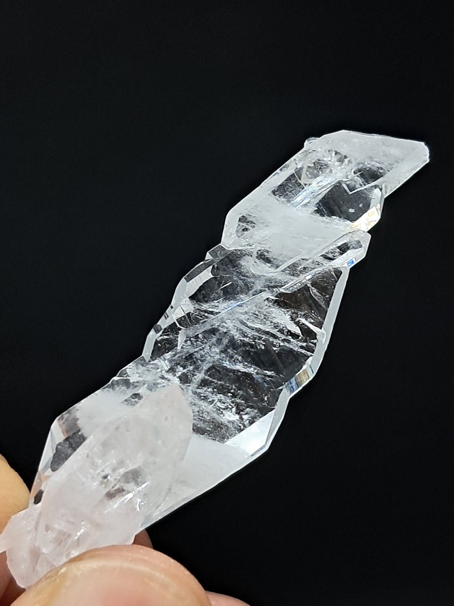 Cristal de cuarzo transparente Faden (Santander, Colombia) Punta natural | Ejemplar mineral n.° COQ27