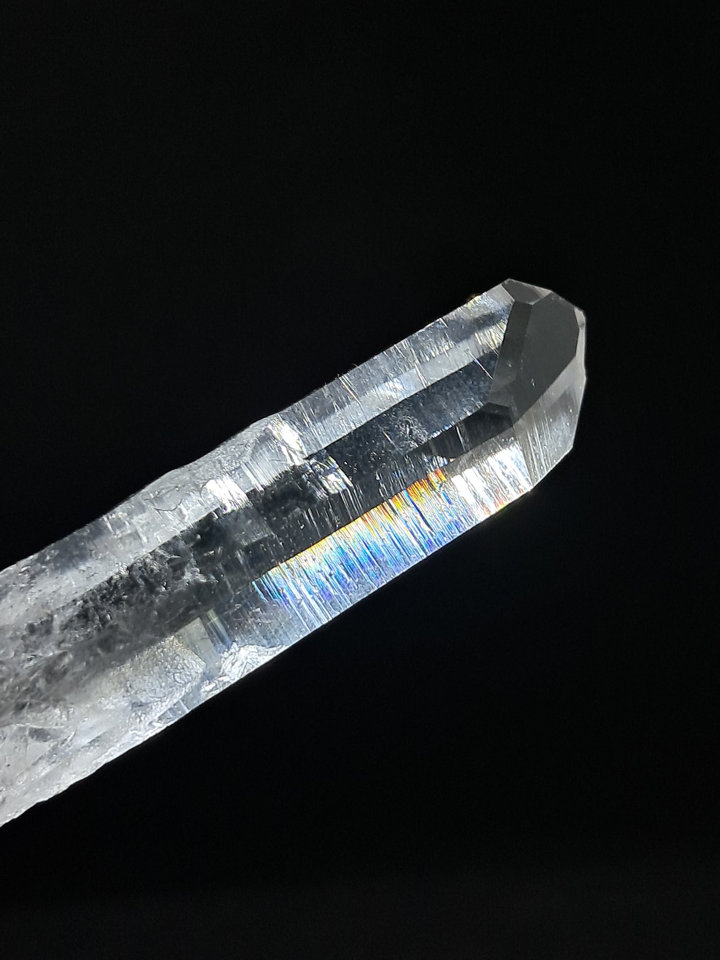 Cristal de cuarzo láser transparente (Santander, Colombia) Punta natural | Ejemplar mineral n.° COQ35