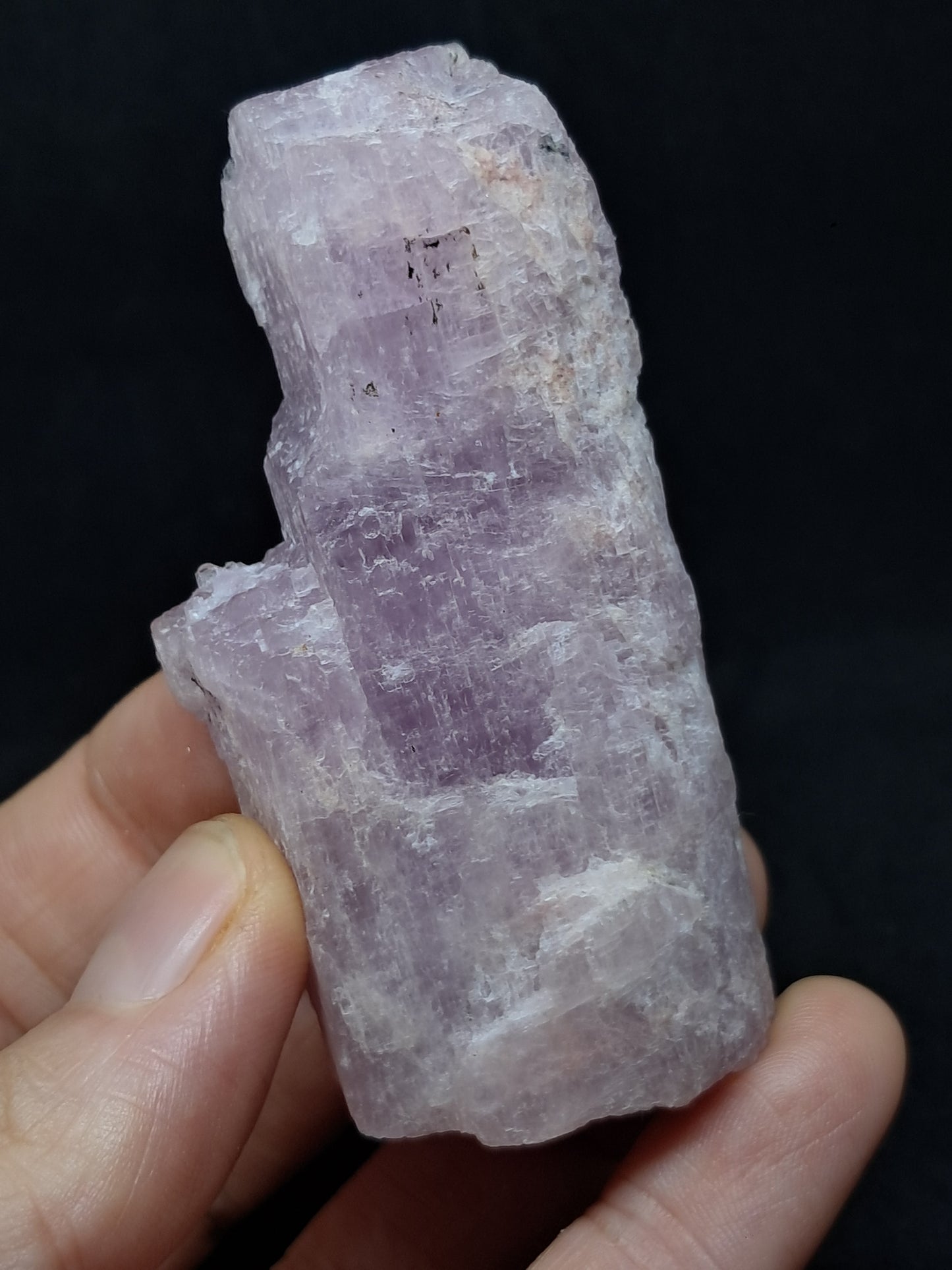 Cristal de kunzita en bruto (Madagascar), piedra natural en bruto | Ejemplar de espodumena n.° KZ1