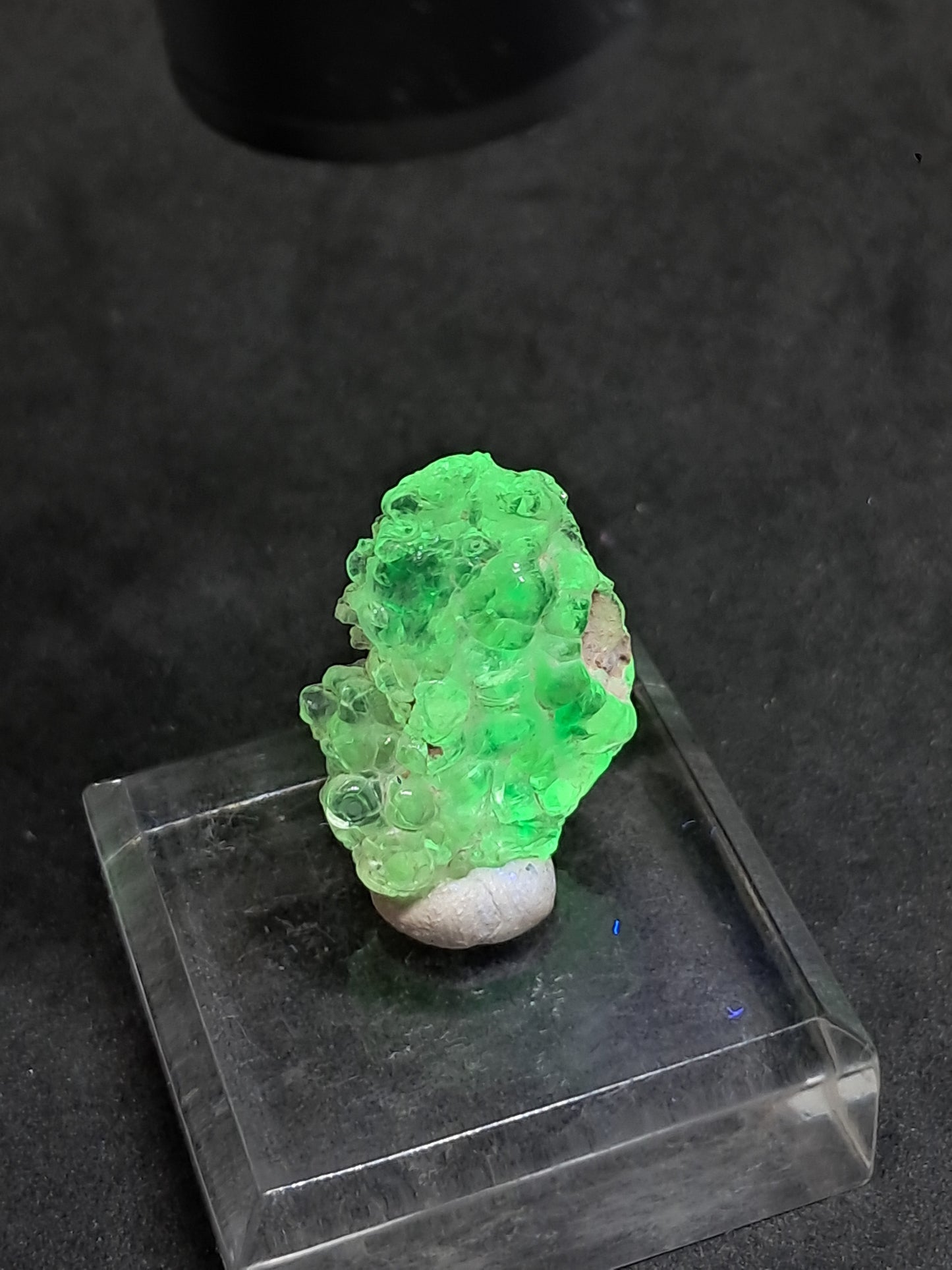 Ópalo hialita (México), cristal en bruto, piedra reactiva a los rayos UV | Ejemplar mineral n.° OH4