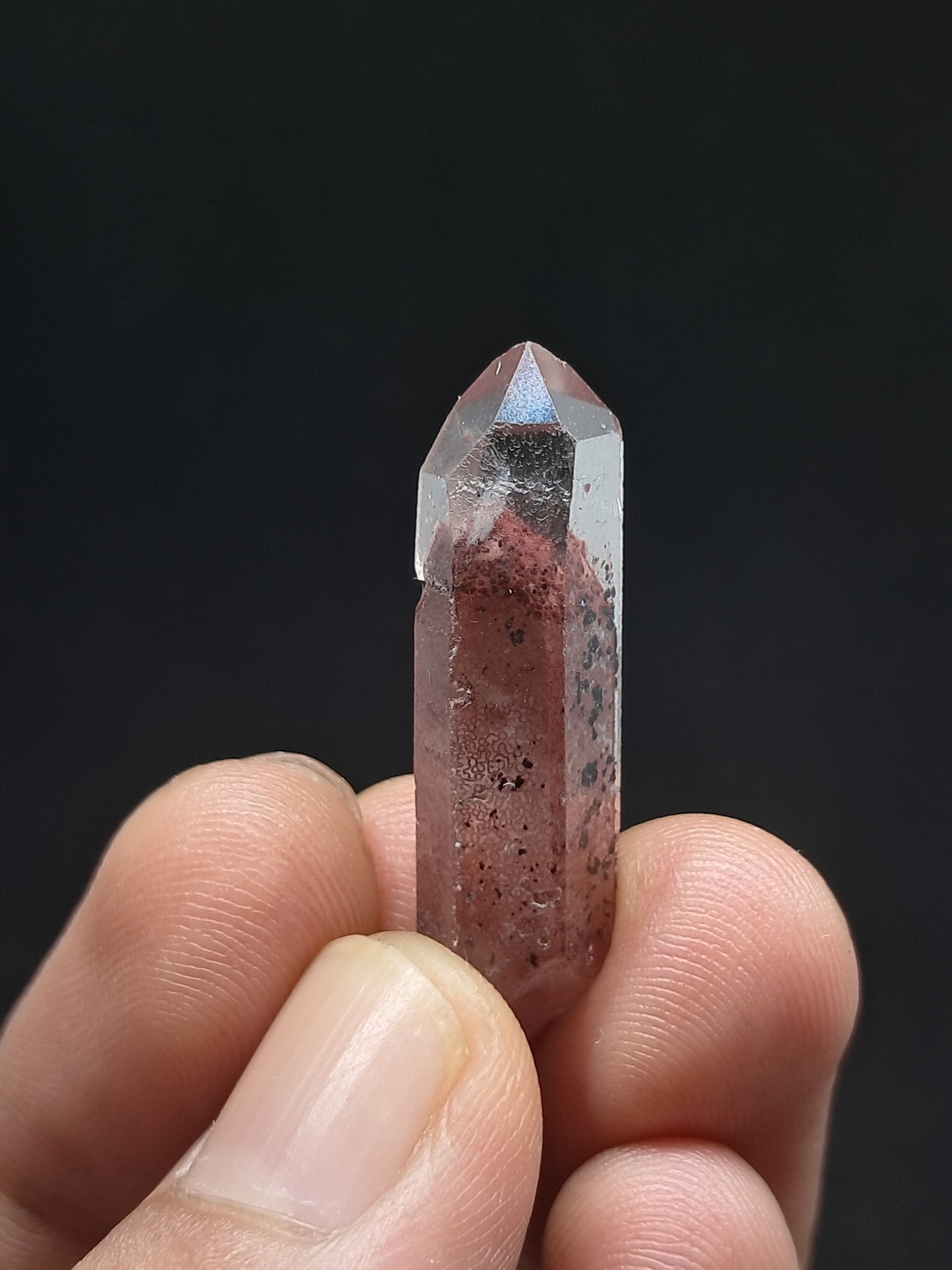 Punta de cristal natural de cuarzo fantasma hematita (Telangana) | Ejemplar mineral n.° HPQ25