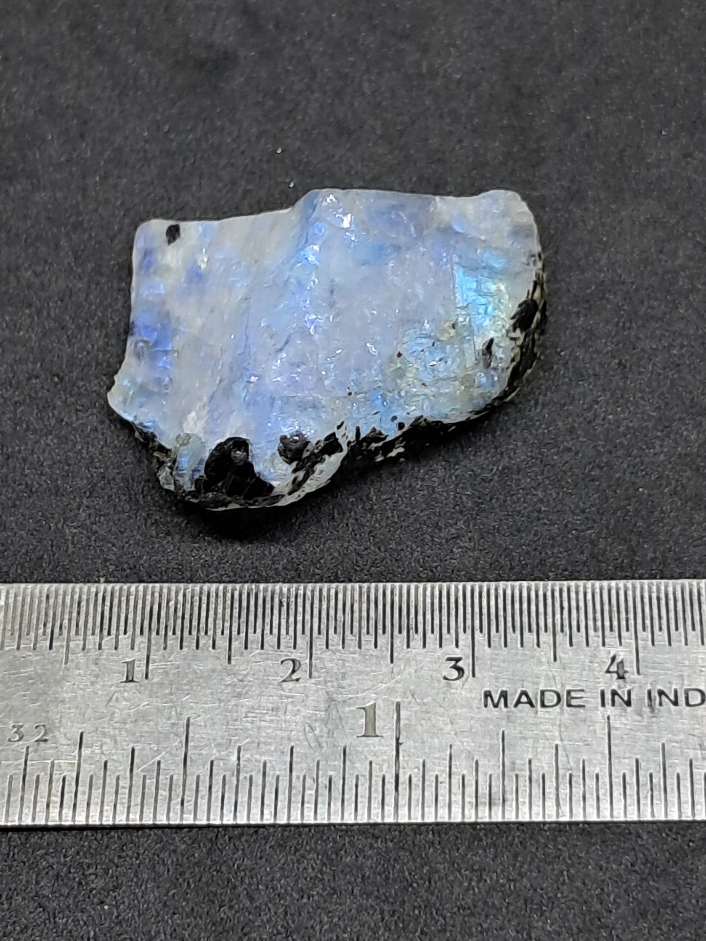 Piedra lunar arcoíris de alta calidad (Odisha) en bruto | Roca natural n.° MN12