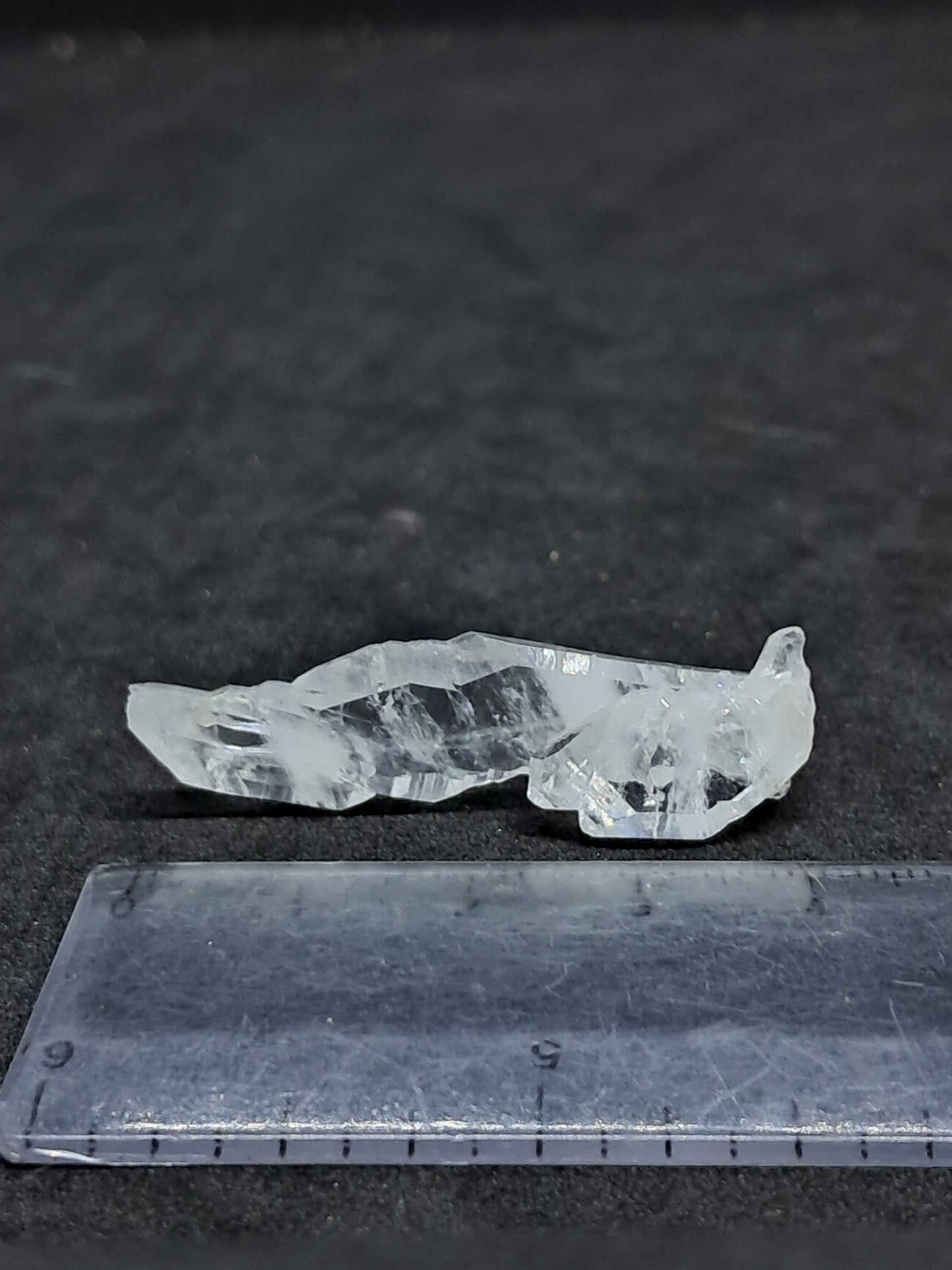 Cristal de cuarzo transparente Faden (Santander, Colombia) Punta natural | Ejemplar mineral n.° COQ27