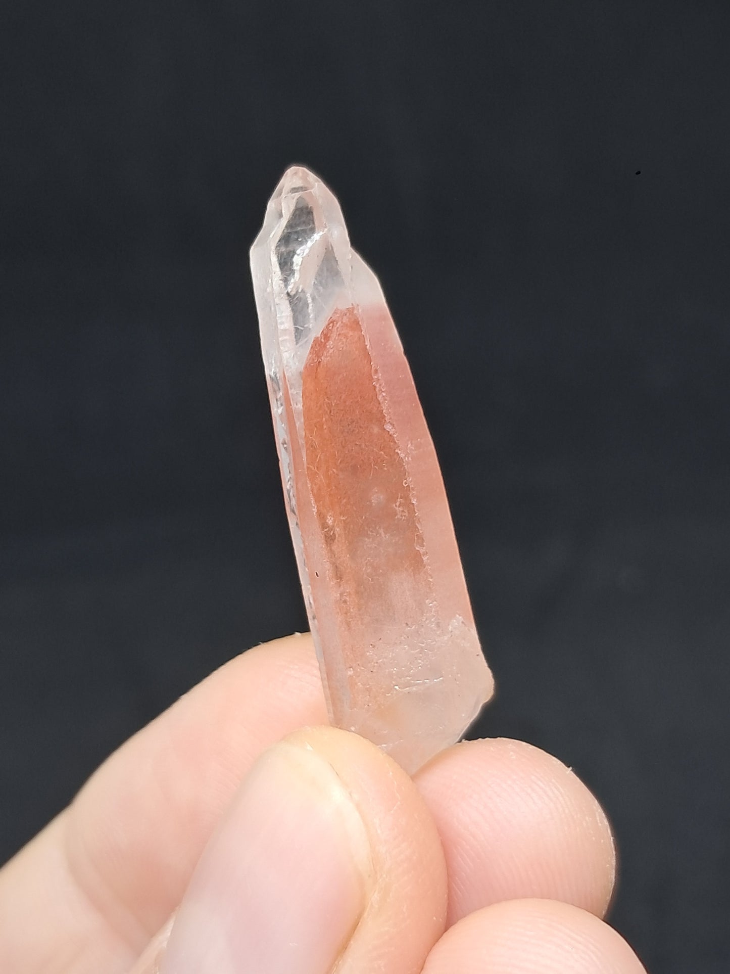 Punta de cristal natural de cuarzo fantasma hematita (Telangana) | Ejemplar mineral n.° HPQ12