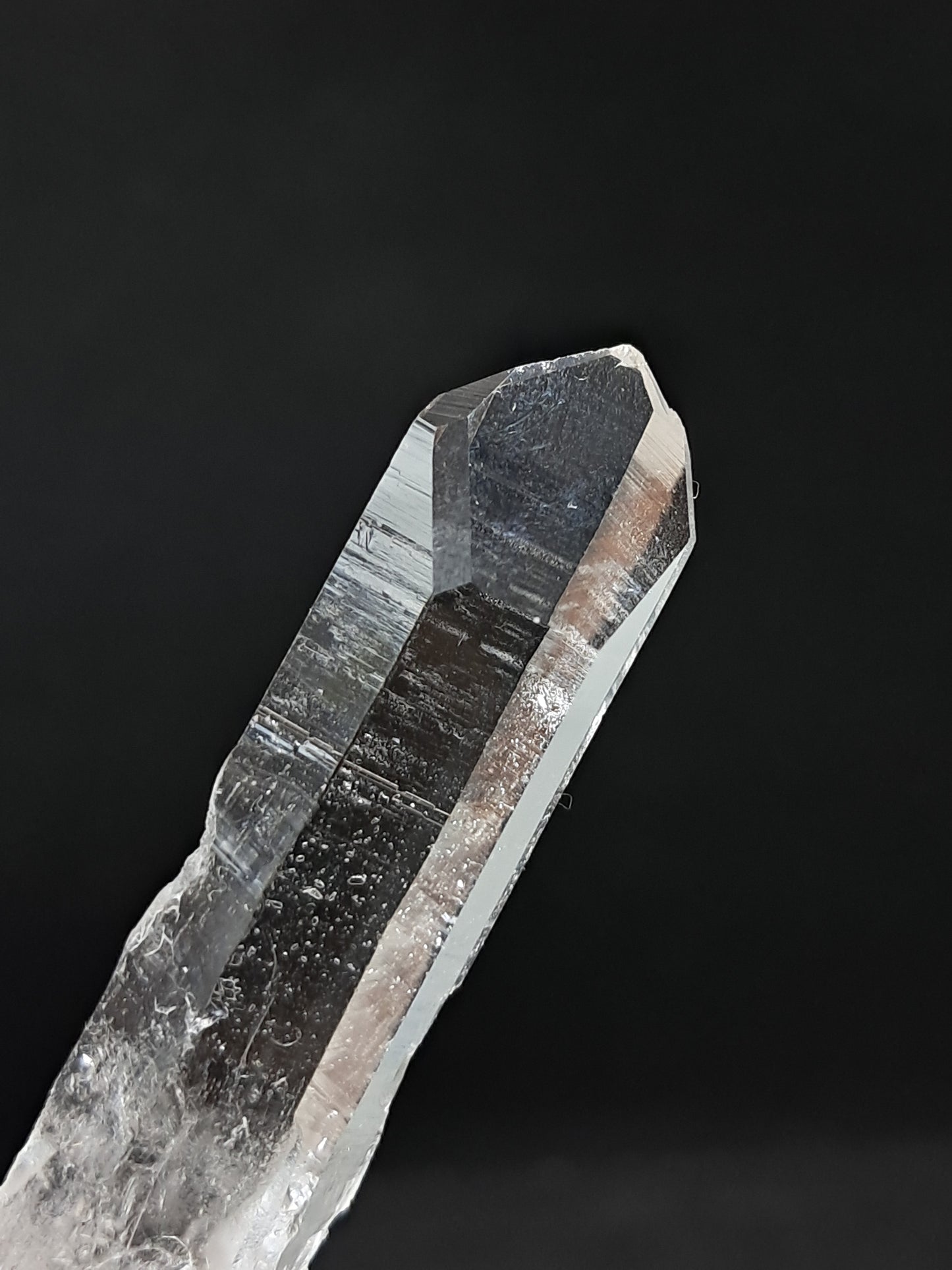 Cristal de cuarzo láser transparente (Santander, Colombia) Punta natural | Ejemplar mineral n.° COQ35