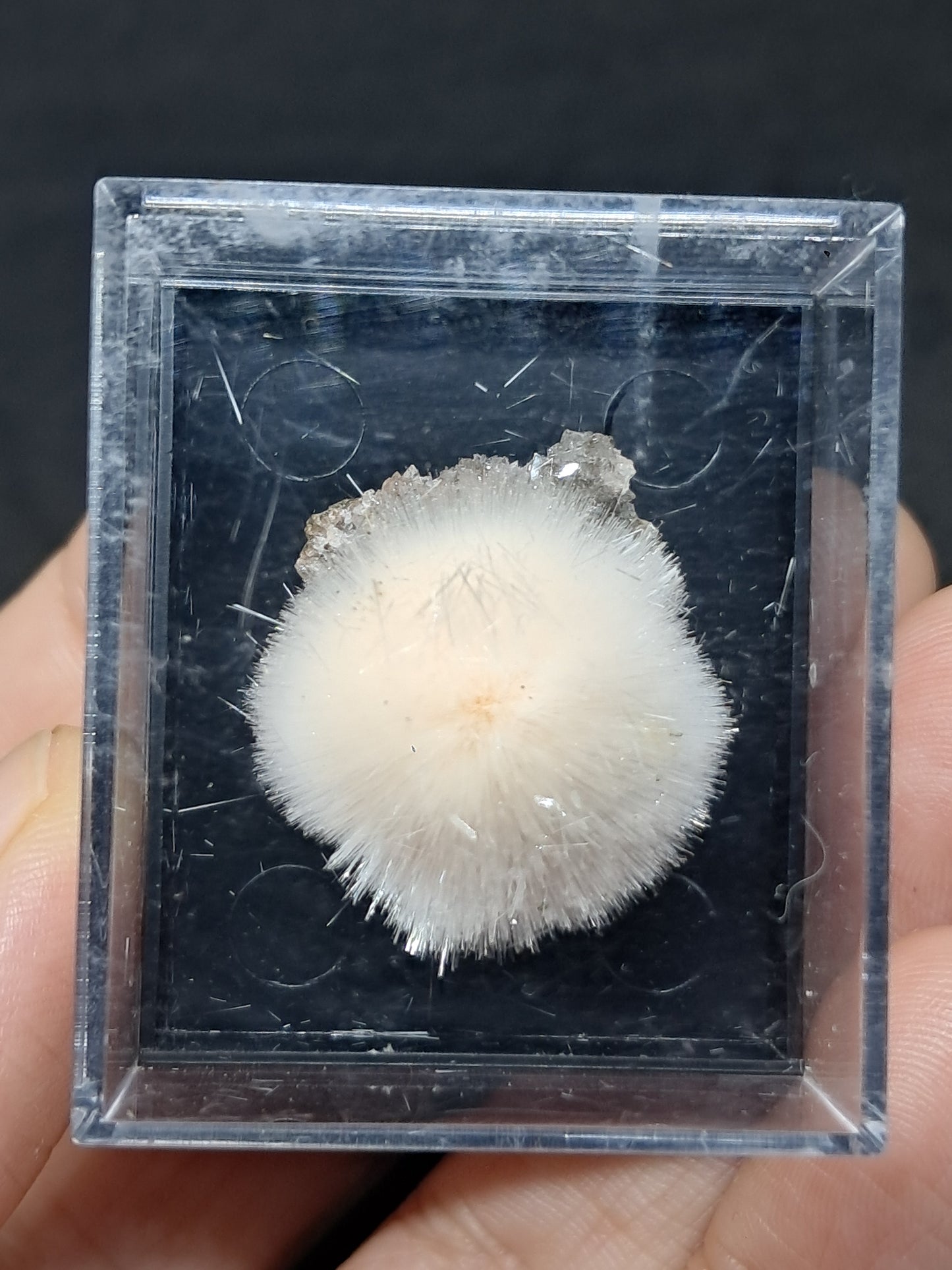 Cristal natural de mesolita color melocotón (Madhya Pradesh) | Ejemplar mineral n.° MS12