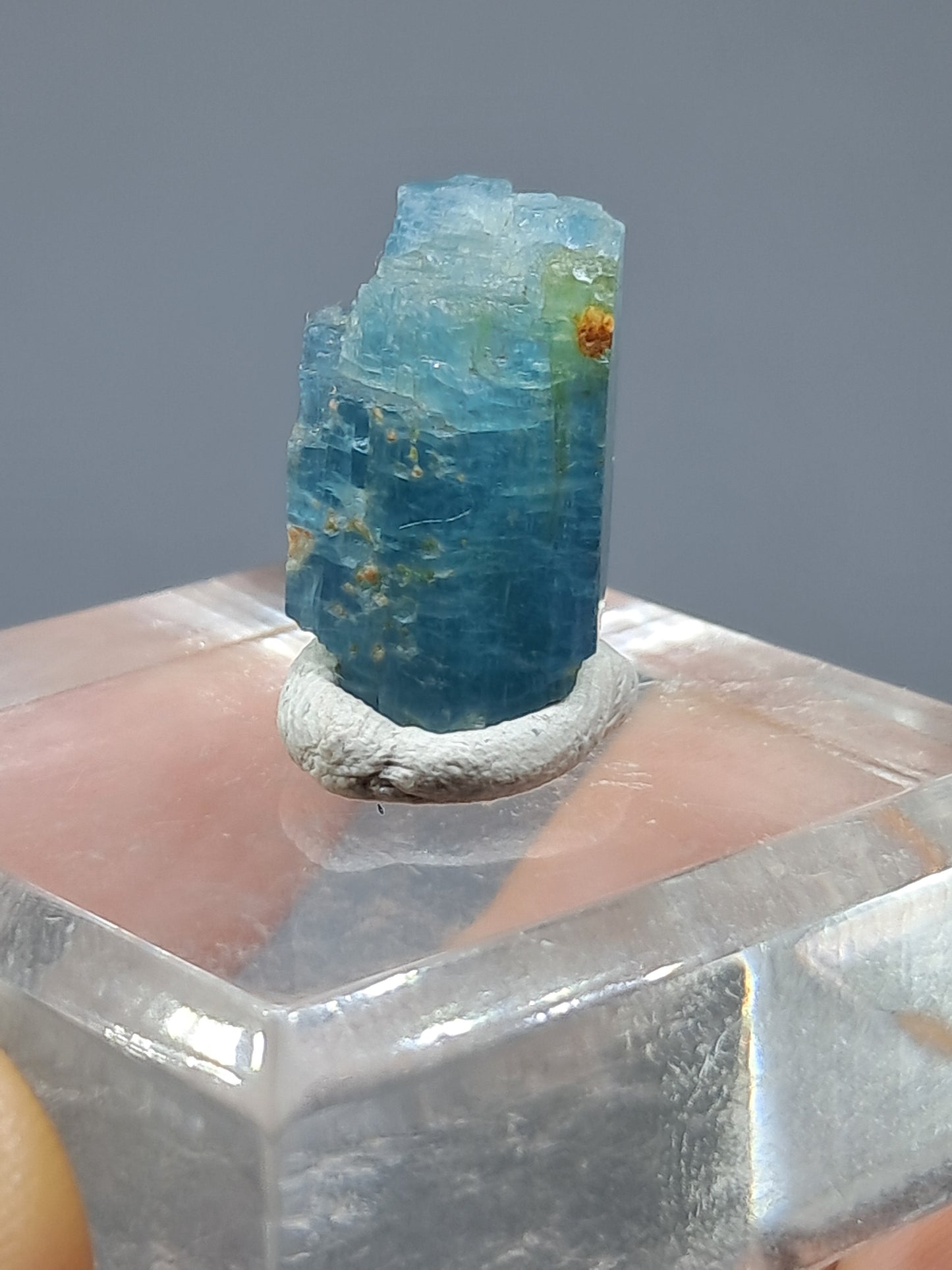 Aguamarina de alta calidad (Karur) en bruto, cristal hexagonal | Ejemplar mineral n.° AQM15