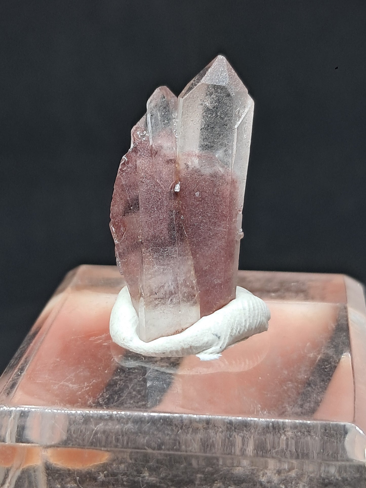 Punta de cristal natural de cuarzo fantasma hematita (Telangana) | Ejemplar mineral n.° HPQ17