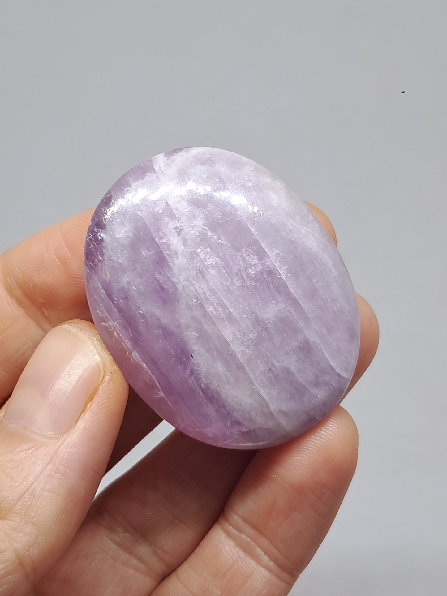 Piedra de palma de kunzita (Madagascar) pulida | Cristal natural n.° KZ5