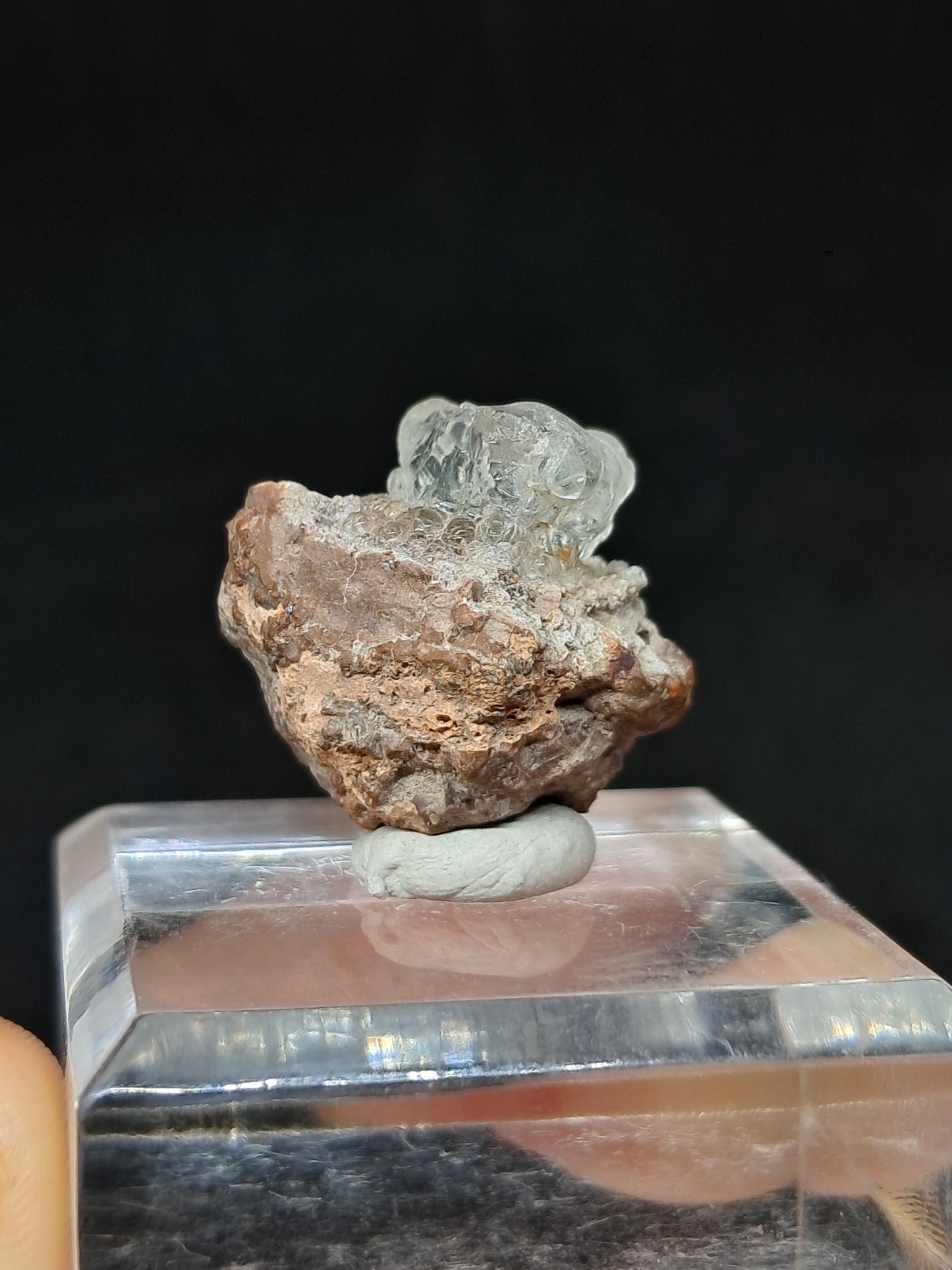 Ópalo hialita reactivo a los rayos UV en matriz (México), piedra cristalina en bruto | Ejemplar mineral n.° OH2