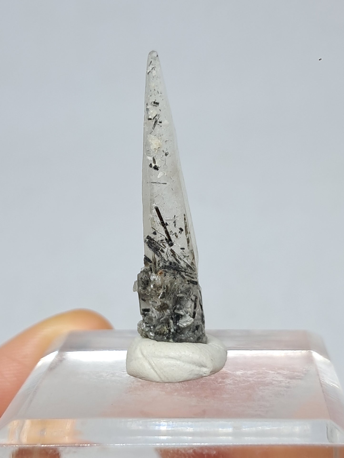 Punta de cristal de cuarzo turmalinado (karur), piedra natural | Ejemplar mineral n.° TQ27