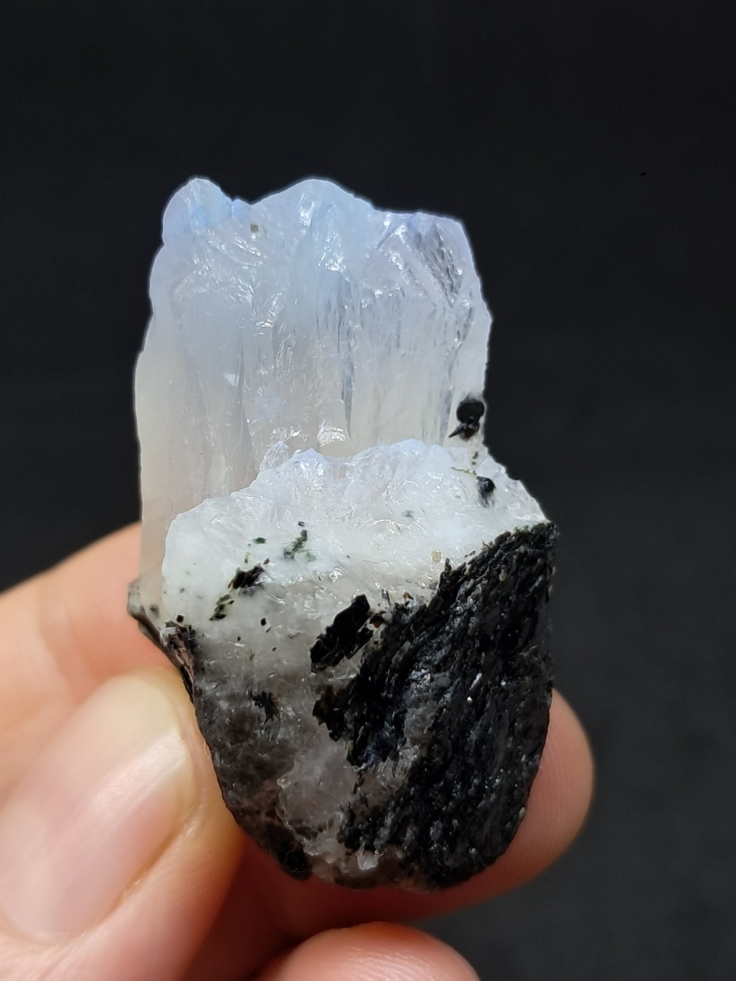 Piedra lunar arcoíris de alta calidad (Odisha) en bruto | Roca natural n.° MN10