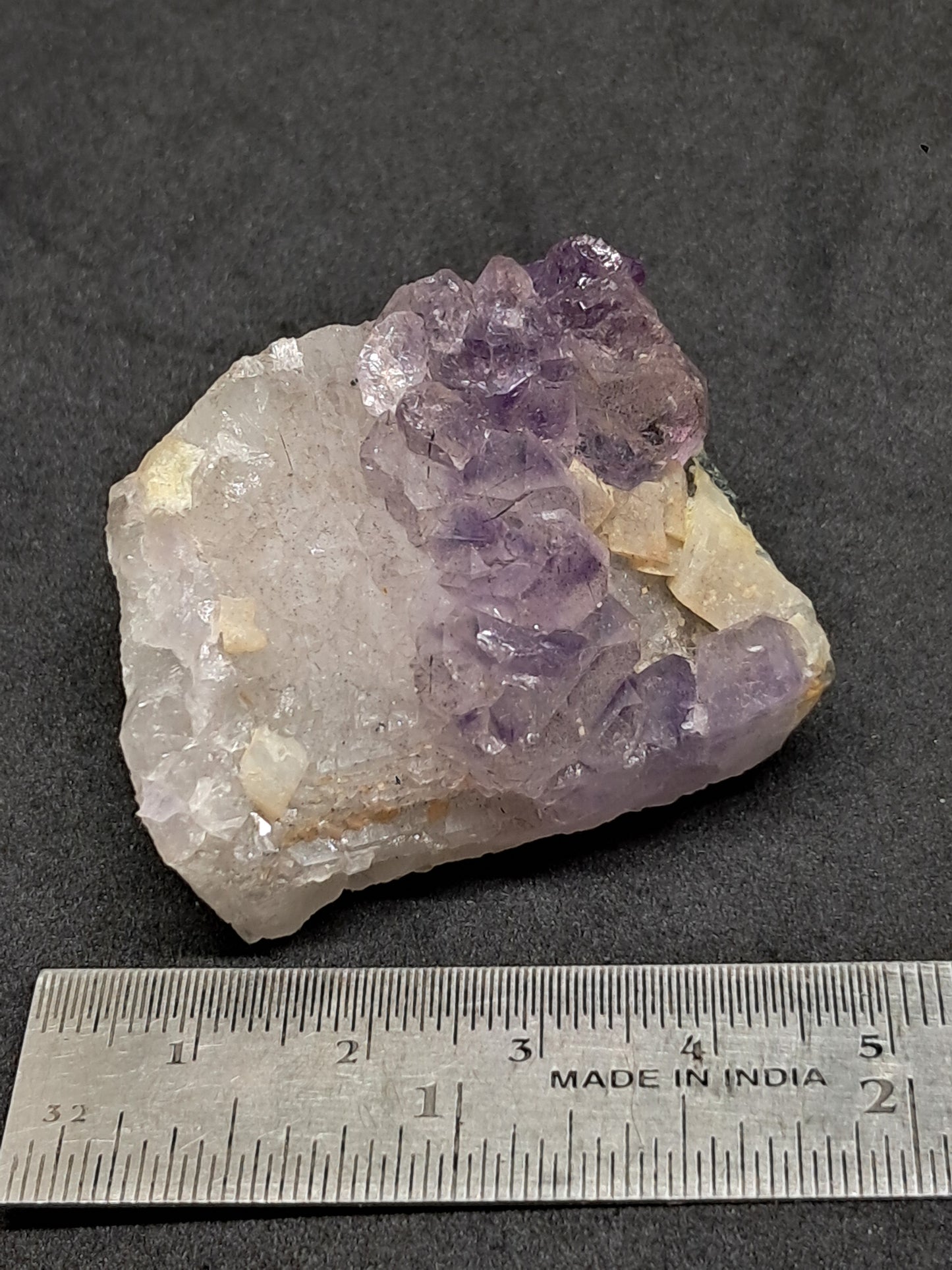 Amatista Elestial sobre cuarzo con feldespato (Karur) | Aglomerado de cristales en bruto | Piedra natural | Ejemplar mineral n.° KA125
