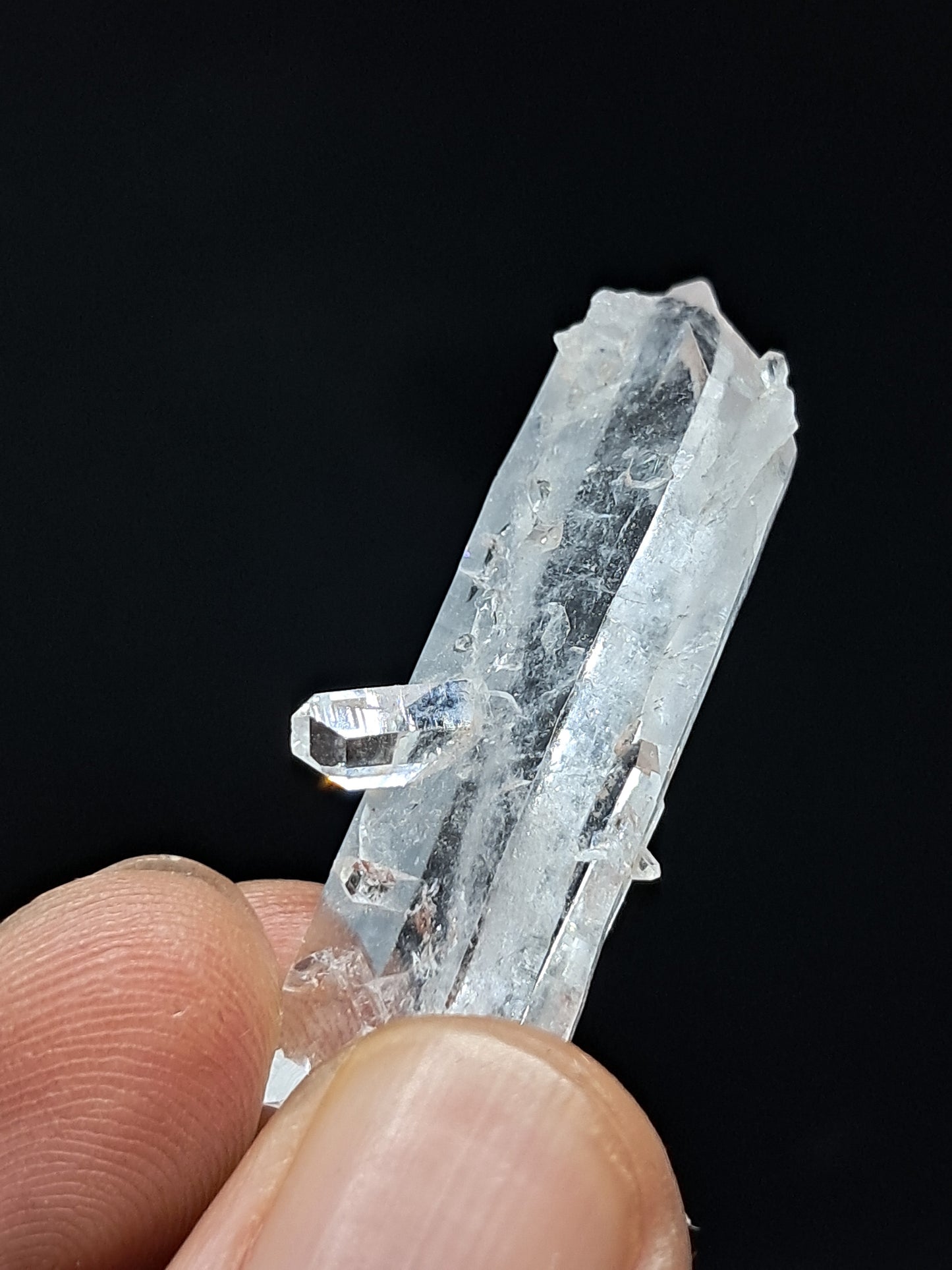 Cristal de cuarzo transparente Faden (Santander, Colombia) Punta natural | Ejemplar mineral n.° COQ33