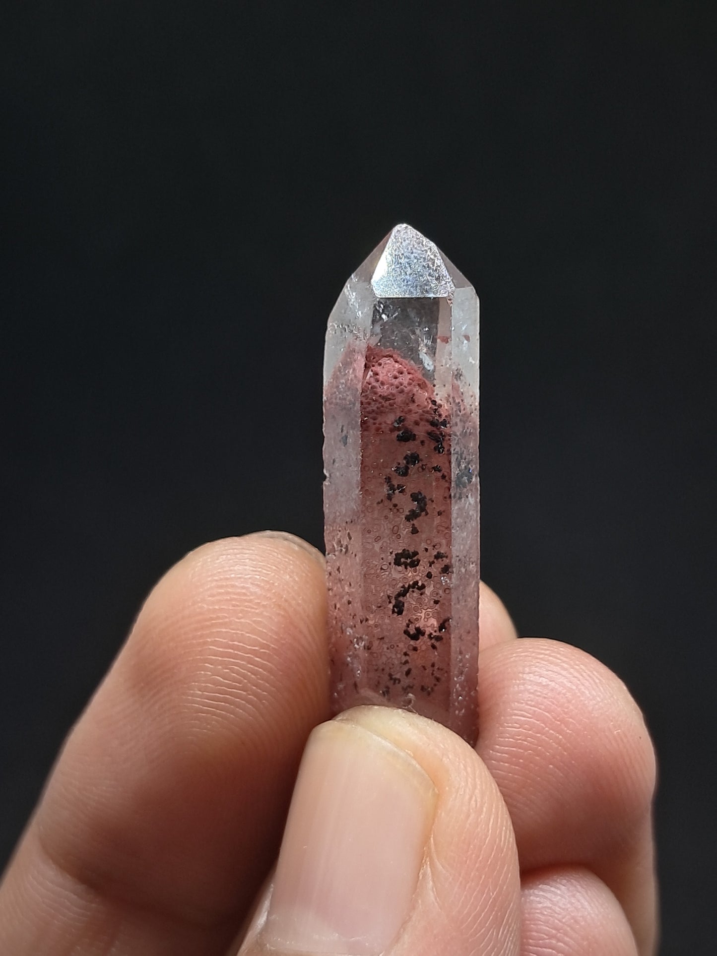 Punta de cristal natural de cuarzo fantasma hematita (Telangana) | Ejemplar mineral n.° HPQ25