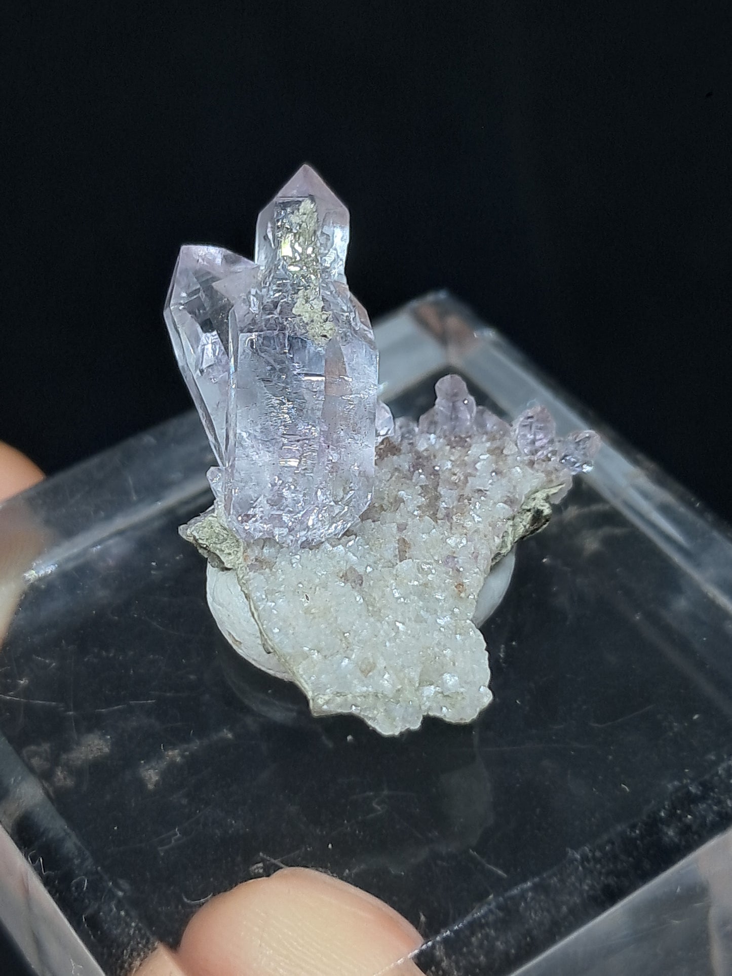 Cúmulo de cetro de amatista sobre base de calcedonia y mica Elestial (Karur) | Cúmulo de cristal | Piedra natural | Ejemplar mineral n.° KA99