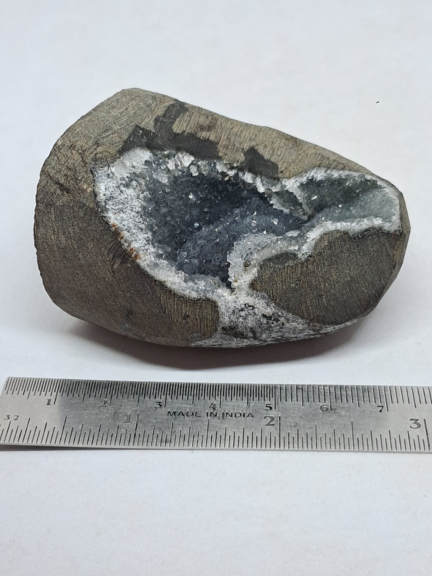 Calcedonia negra en geoda de basalto (Nashik) | Cristal natural | Minerales y fósiles #BC18