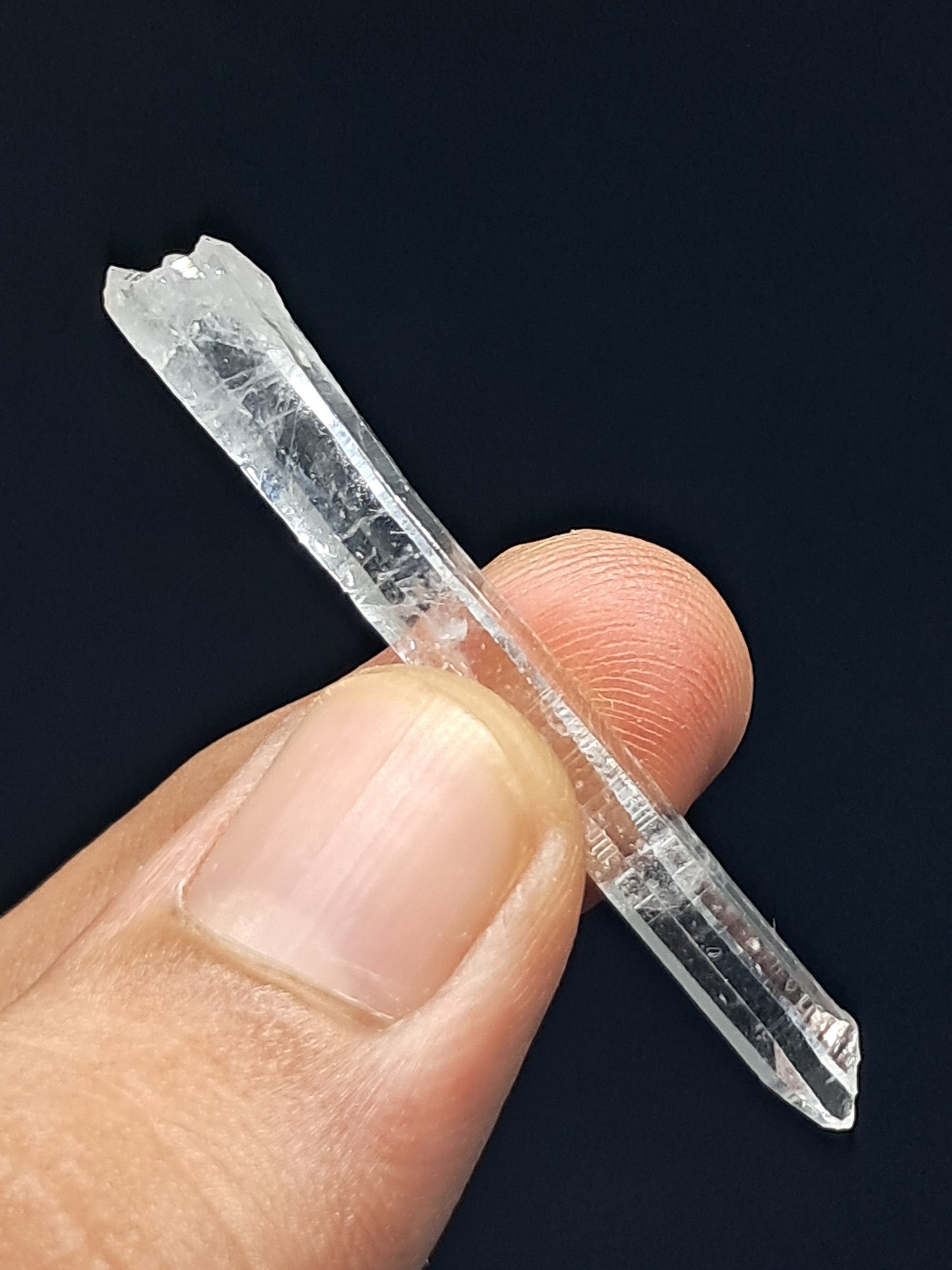 Punta natural de cuarzo láser biterminado y autorreparado (Santander, Colombia) | Ejemplar mineral n.° COQ3