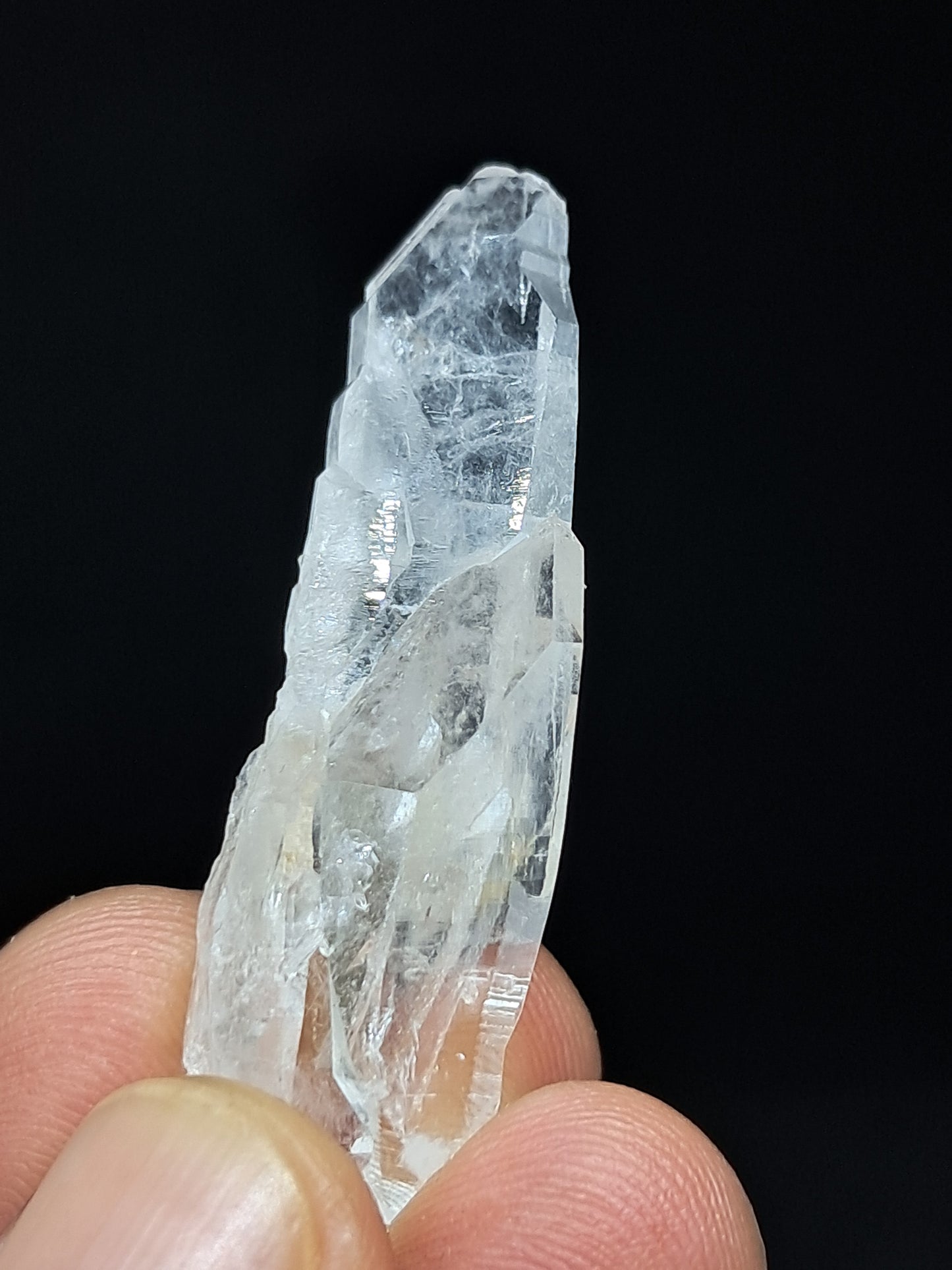 Dos cristales biterminados de cuarzo transparente (Santander, Colombia) en punta natural | Ejemplar mineral n.° COQ26