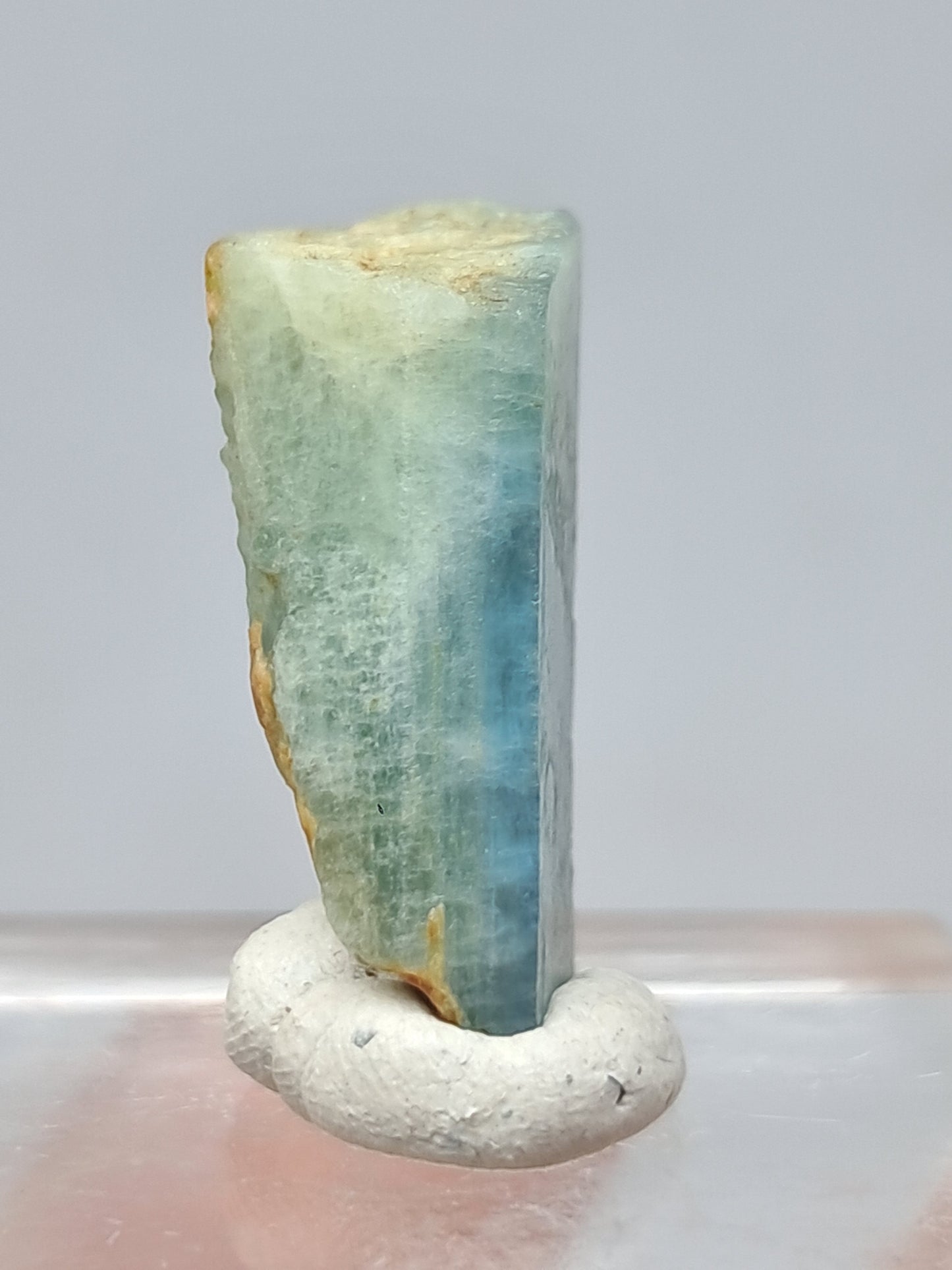 Aguamarina de alta calidad (Karur) en bruto, cristal hexagonal | Ejemplar mineral n.° AQM16