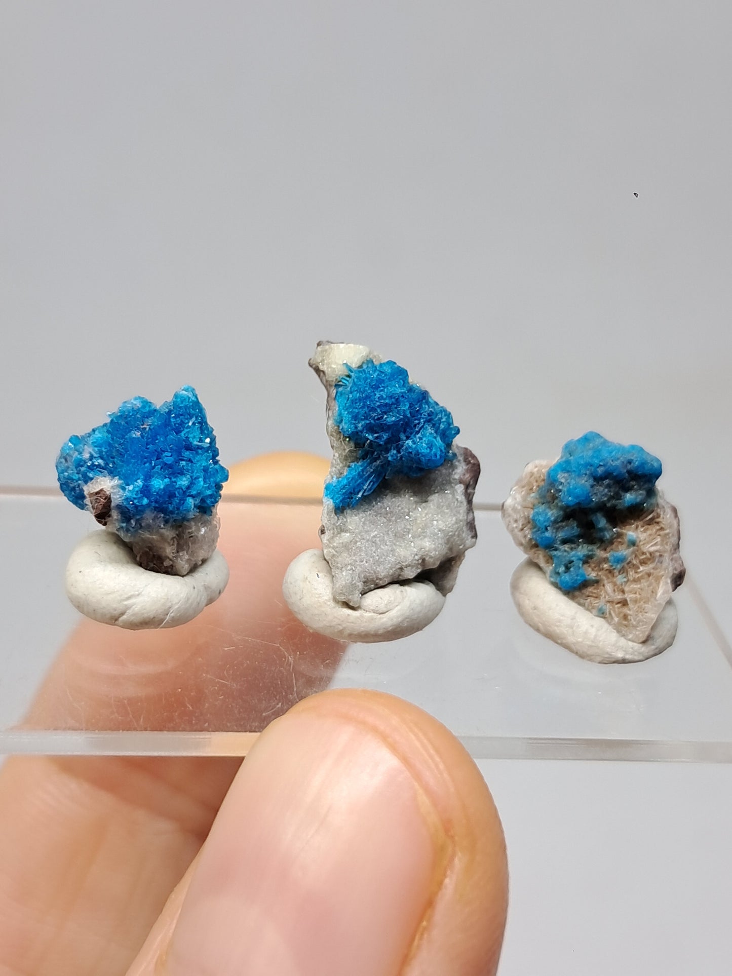 Conjunto de 3 pentagonitas pequeñas en matriz de heulandita (wagholi) en bruto | Cristal natural | Ejemplar mineral raro n.° CV36