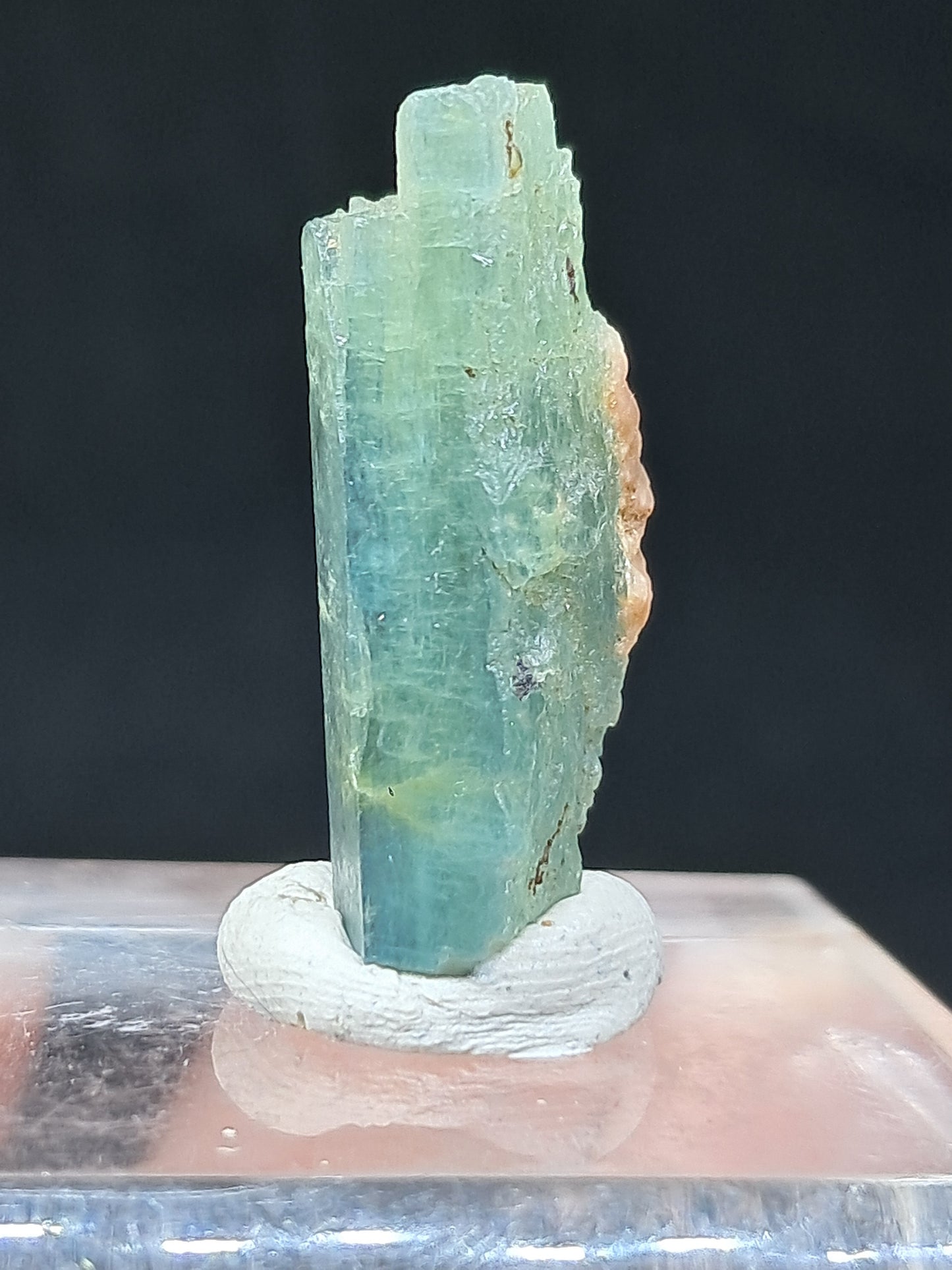 Aguamarina (Karur) Cristal hexagonal en bruto | Ejemplar mineral n.° AQM24