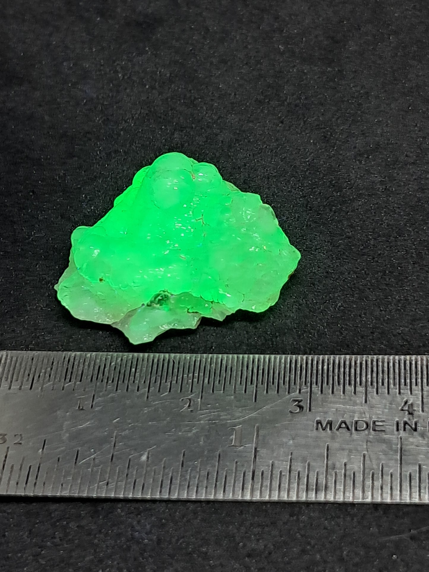 Ópalo hialita reactivo a los rayos UV (México), piedra de cristal en bruto | Ejemplar mineral n.° OH9