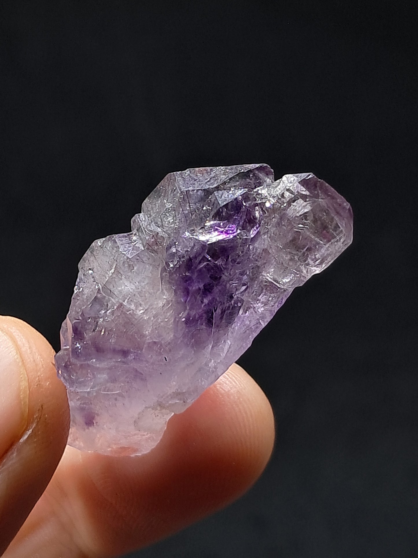 Amatista Elestial con inclusiones "Super Seven" (Karur) | Cristal en bruto | Piedra natural | Ejemplar mineral n.° KA138