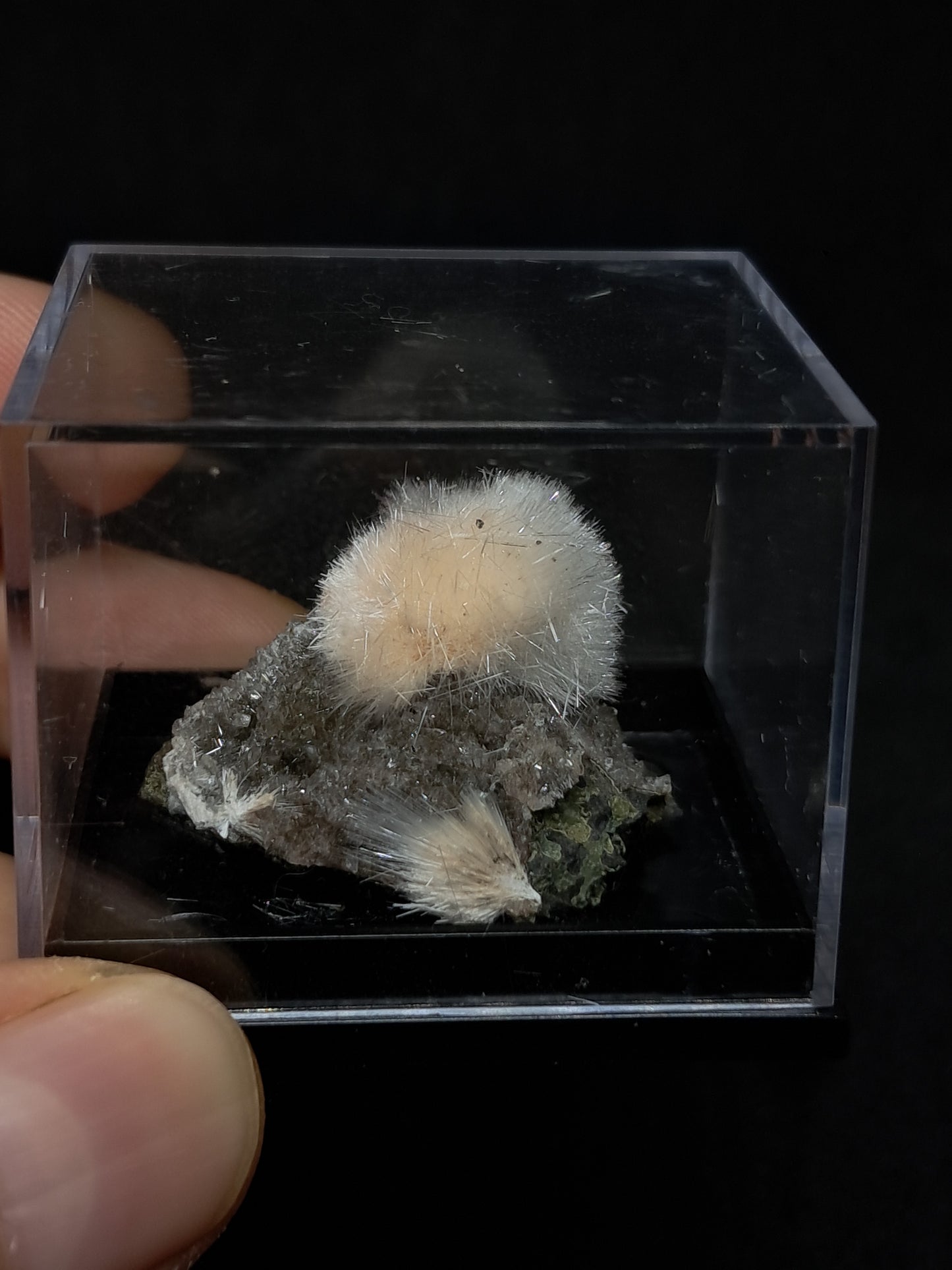 Mesolita color melocotón sobre heulandita (Madhya Pradesh), cristal natural | Ejemplar mineral n.° MS13