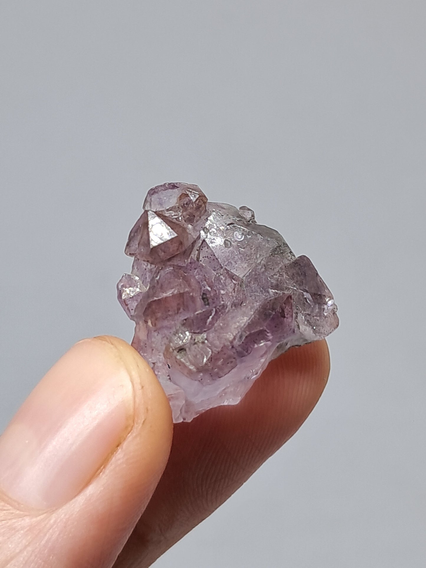 Amatista Elestial Super Seven (Karur) | Cúmulo de cristales en bruto | Piedra natural | Ejemplar mineral n.° KA137