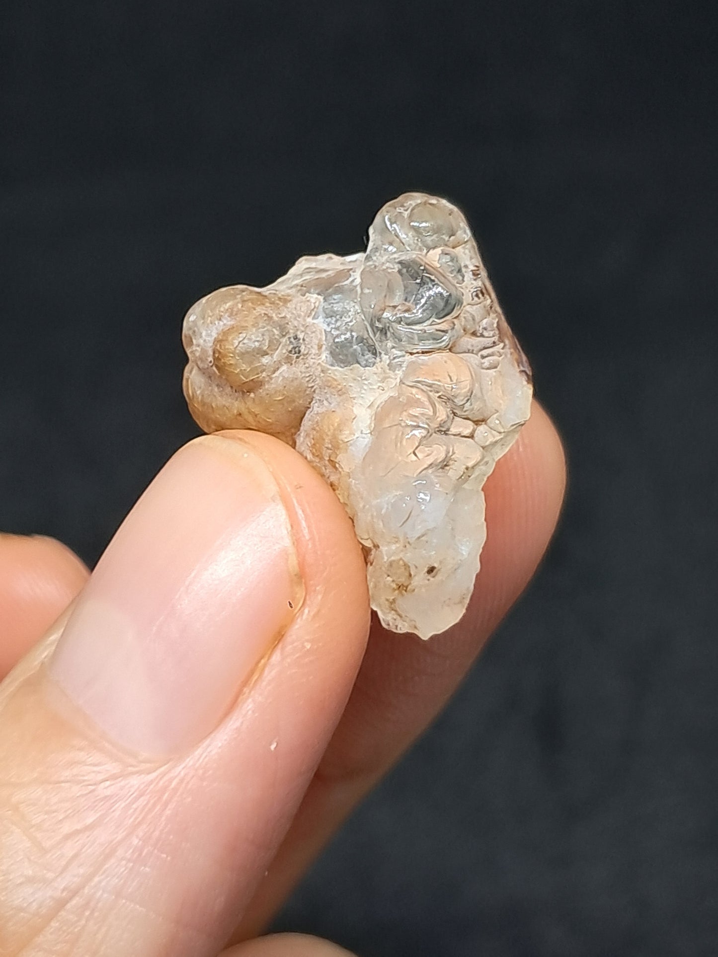 Ópalo hialita (México), piedra cristalina en bruto reactiva a los rayos UV | Ejemplar mineral n.° OH10