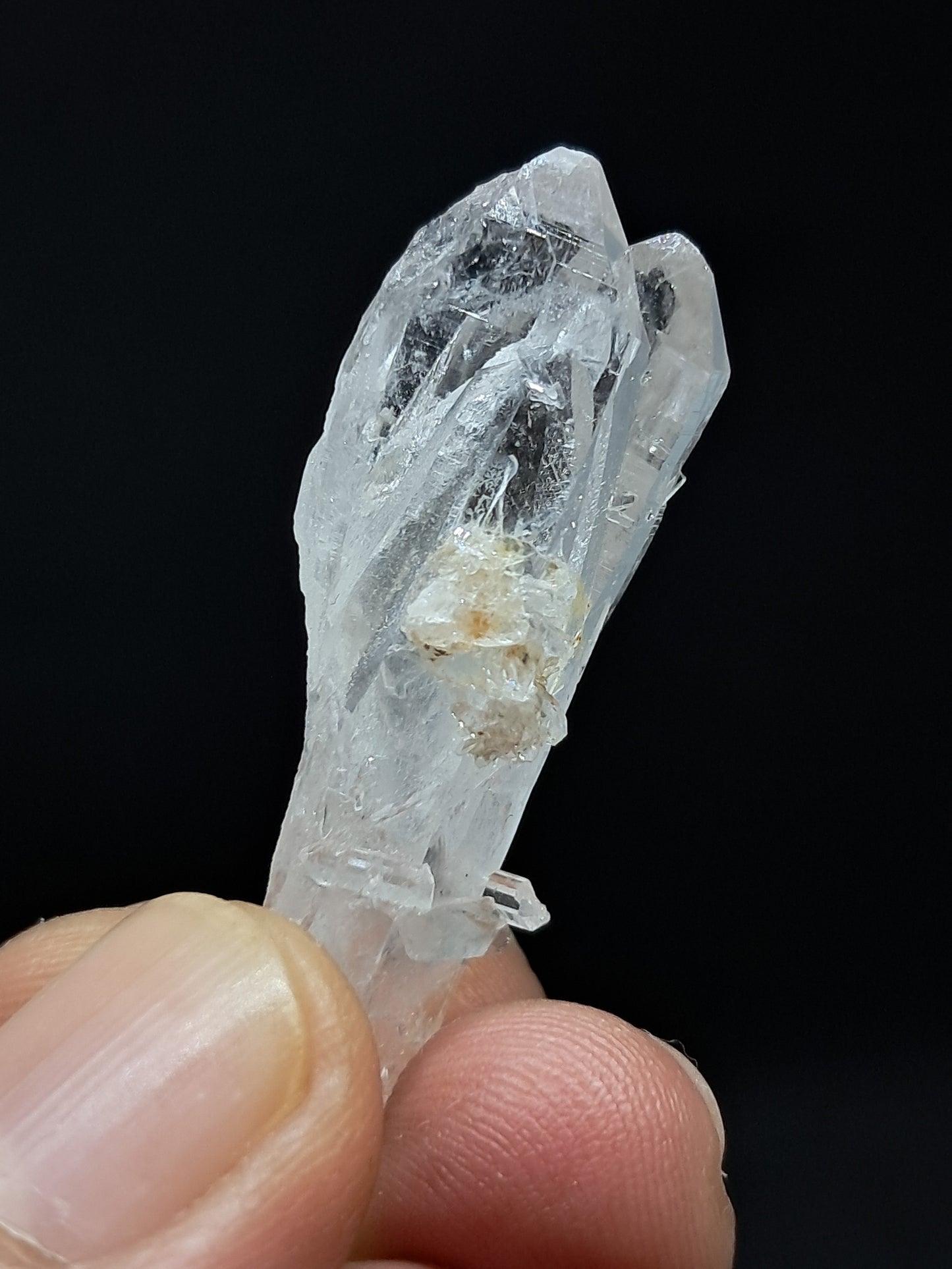Dos cristales biterminados de cuarzo transparente (Santander, Colombia) en punta natural | Ejemplar mineral n.° COQ26