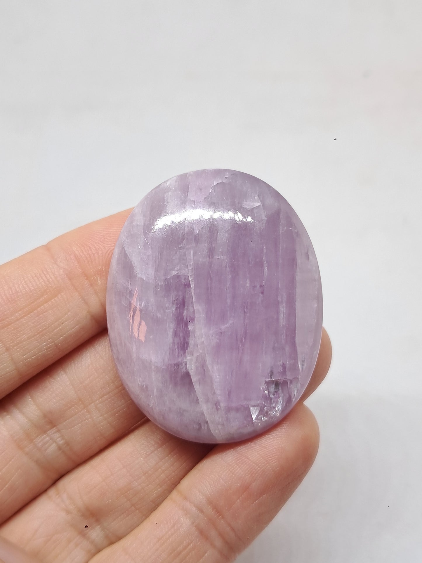 Piedra de palma de kunzita (Madagascar) pulida | Cristal natural n.° KZ5