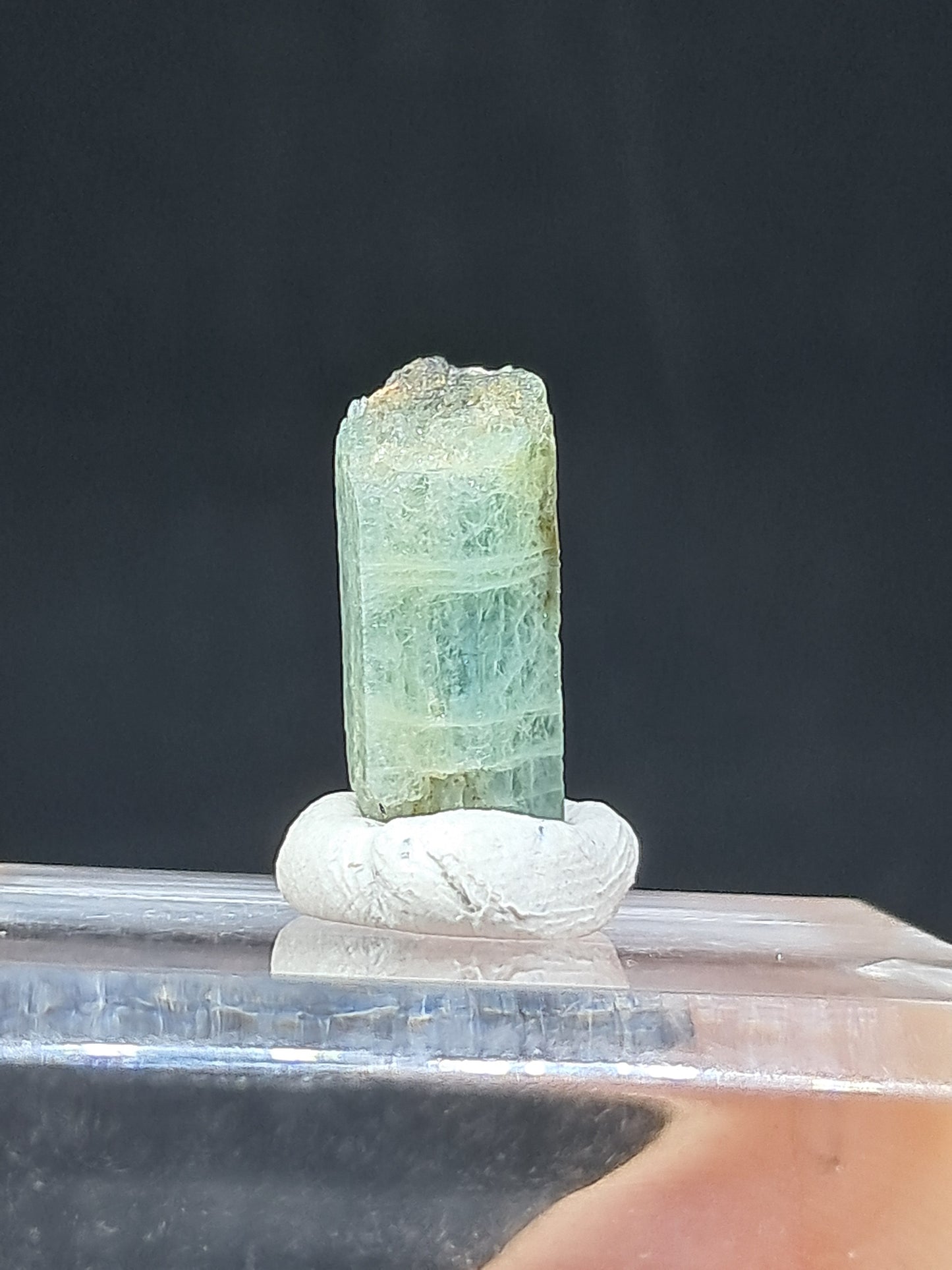 Aguamarina (Karur) Cristal hexagonal en bruto | Ejemplar mineral n.° AQM21