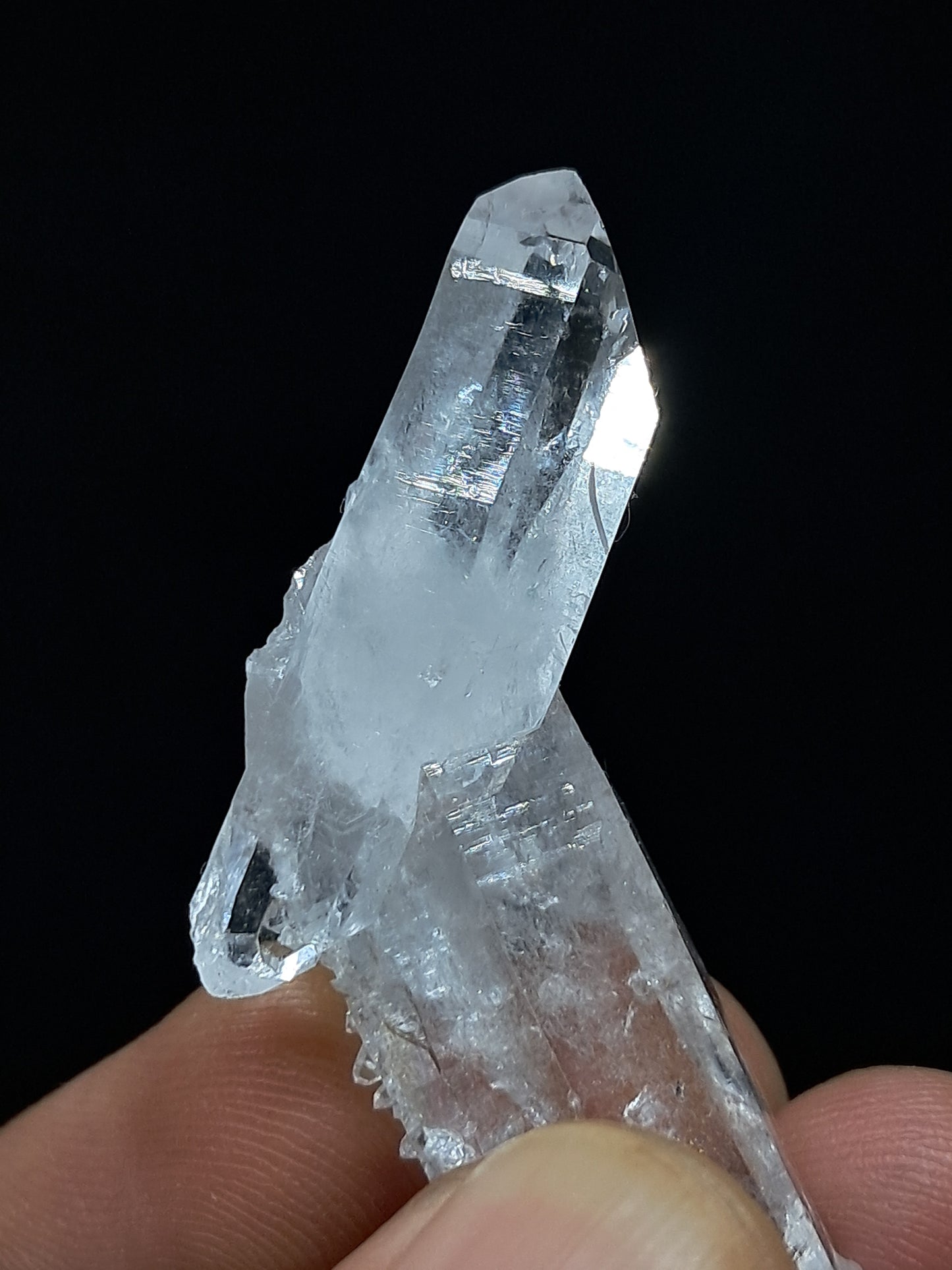 Punta natural de cuarzo transparente entrecruzado (Santander, Colombia) | Ejemplar mineral n.° COQ8