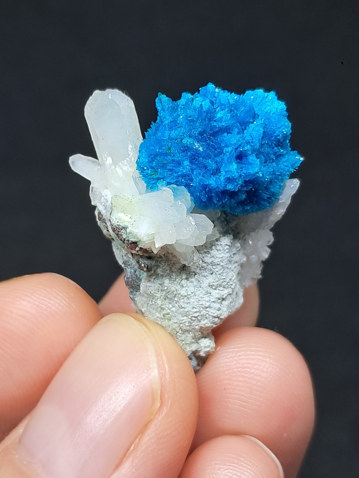Pentagonita con estilbita sobre matriz de heulandita (wagholi), piedra en bruto | Cristal natural | Ejemplar mineral raro n.° CV27