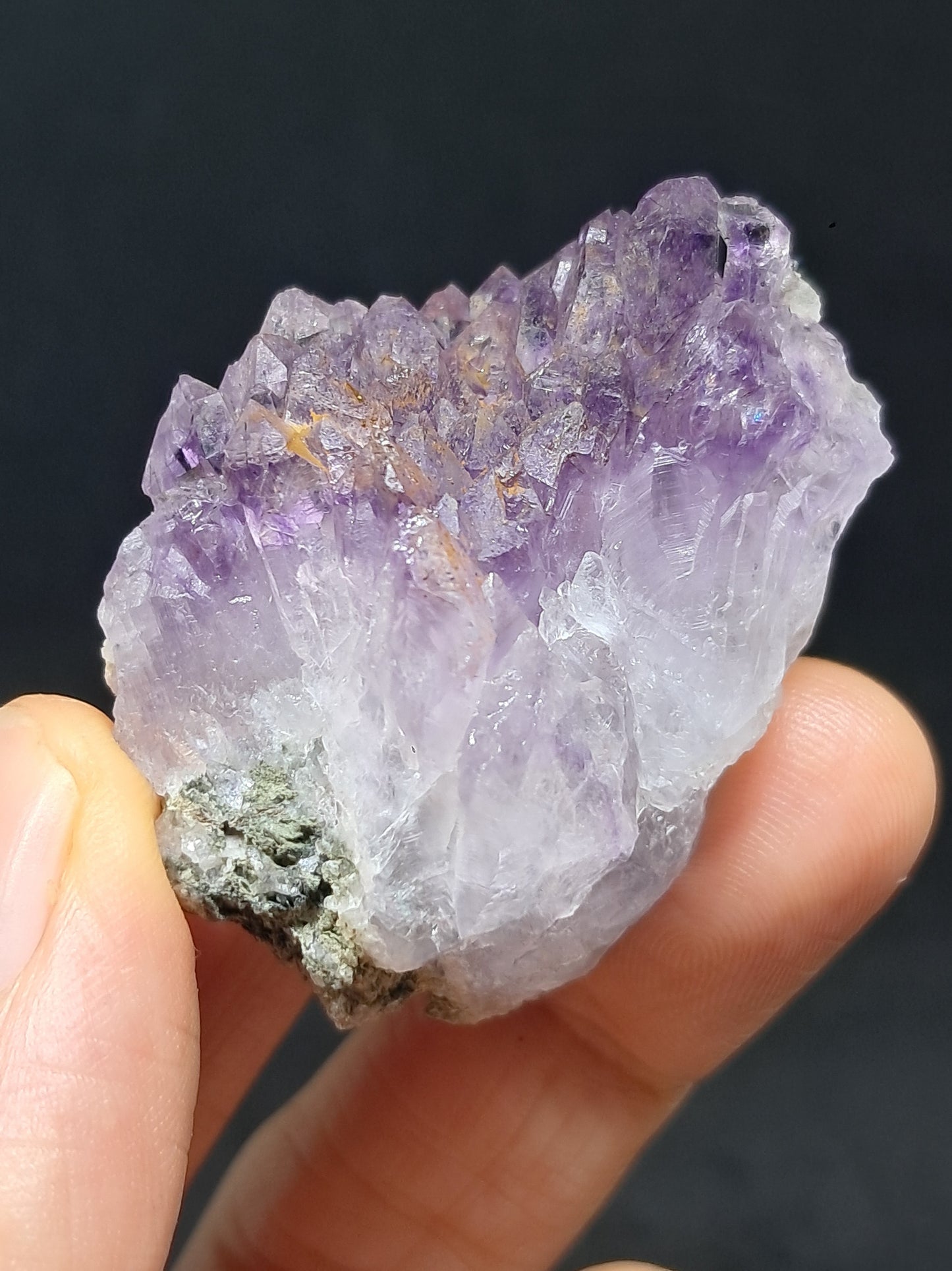 Amatista en racimo con cristal de hematita (karur) y cuarzo morado | Piedra natural | Ejemplar mineral n.° KA89