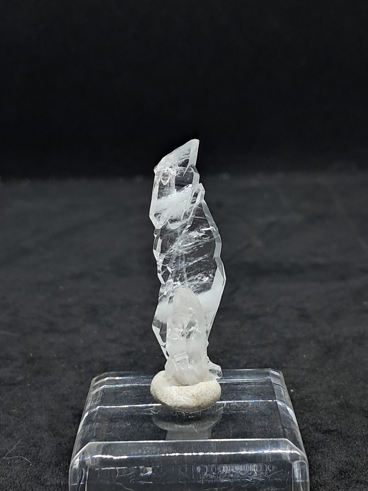 Cristal de cuarzo transparente Faden (Santander, Colombia) Punta natural | Ejemplar mineral n.° COQ27