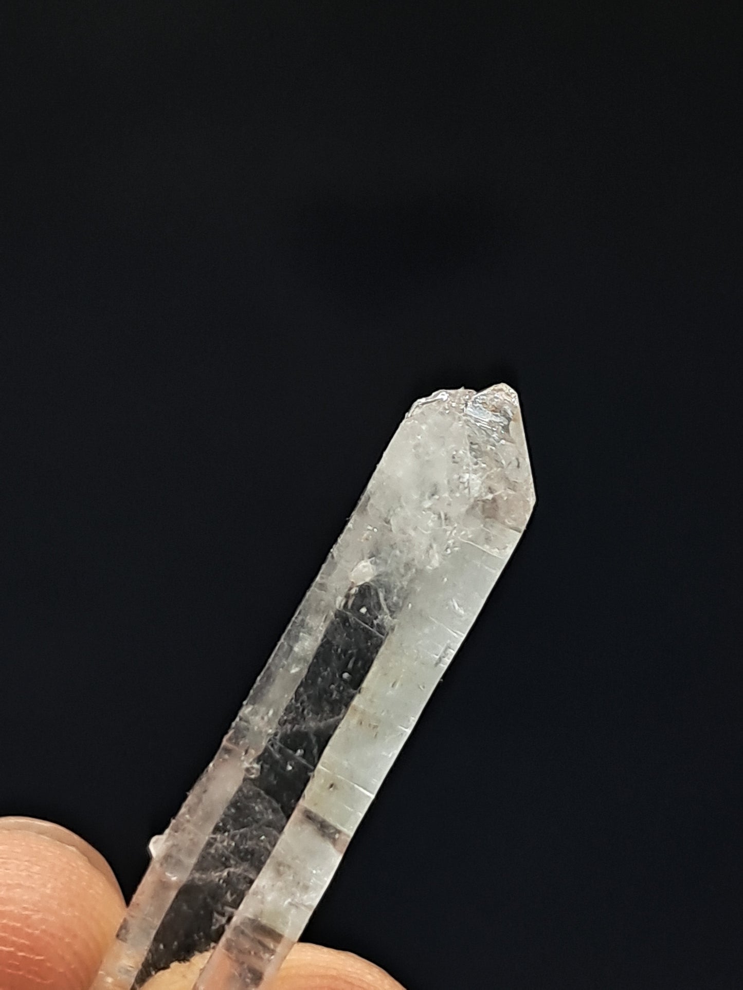 Punta natural de cuarzo láser biterminado y autorreparado (Santander, Colombia) | Ejemplar mineral n.° COQ3