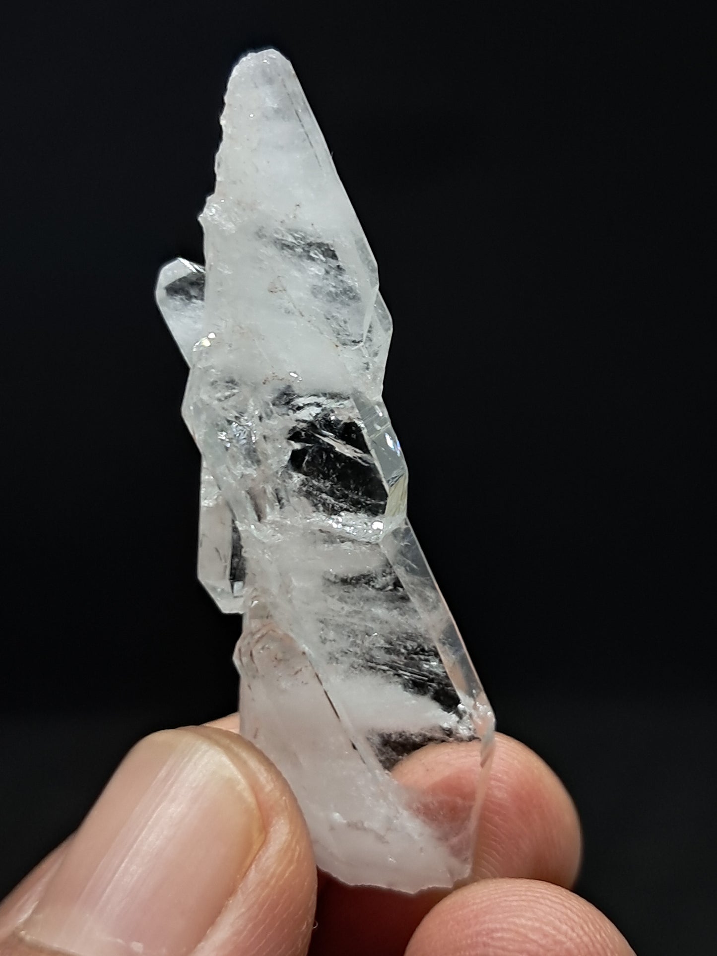 Cristal de cuarzo transparente Faden (Santander, Colombia) Punta natural | Ejemplar mineral n.° COQ30