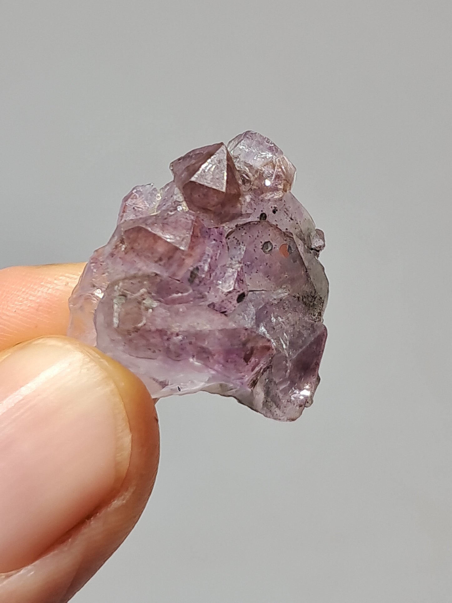 Amatista Elestial Super Seven (Karur) | Cúmulo de cristales en bruto | Piedra natural | Ejemplar mineral n.° KA137