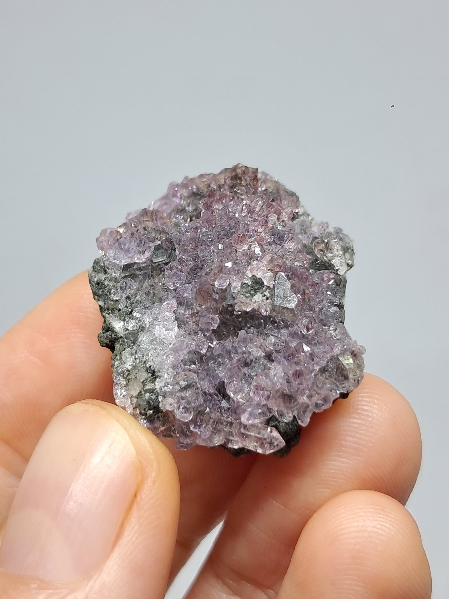 Amatista con cristales de hematita (Karur) | Piedra natural | Ejemplar mineral n.° KA84
