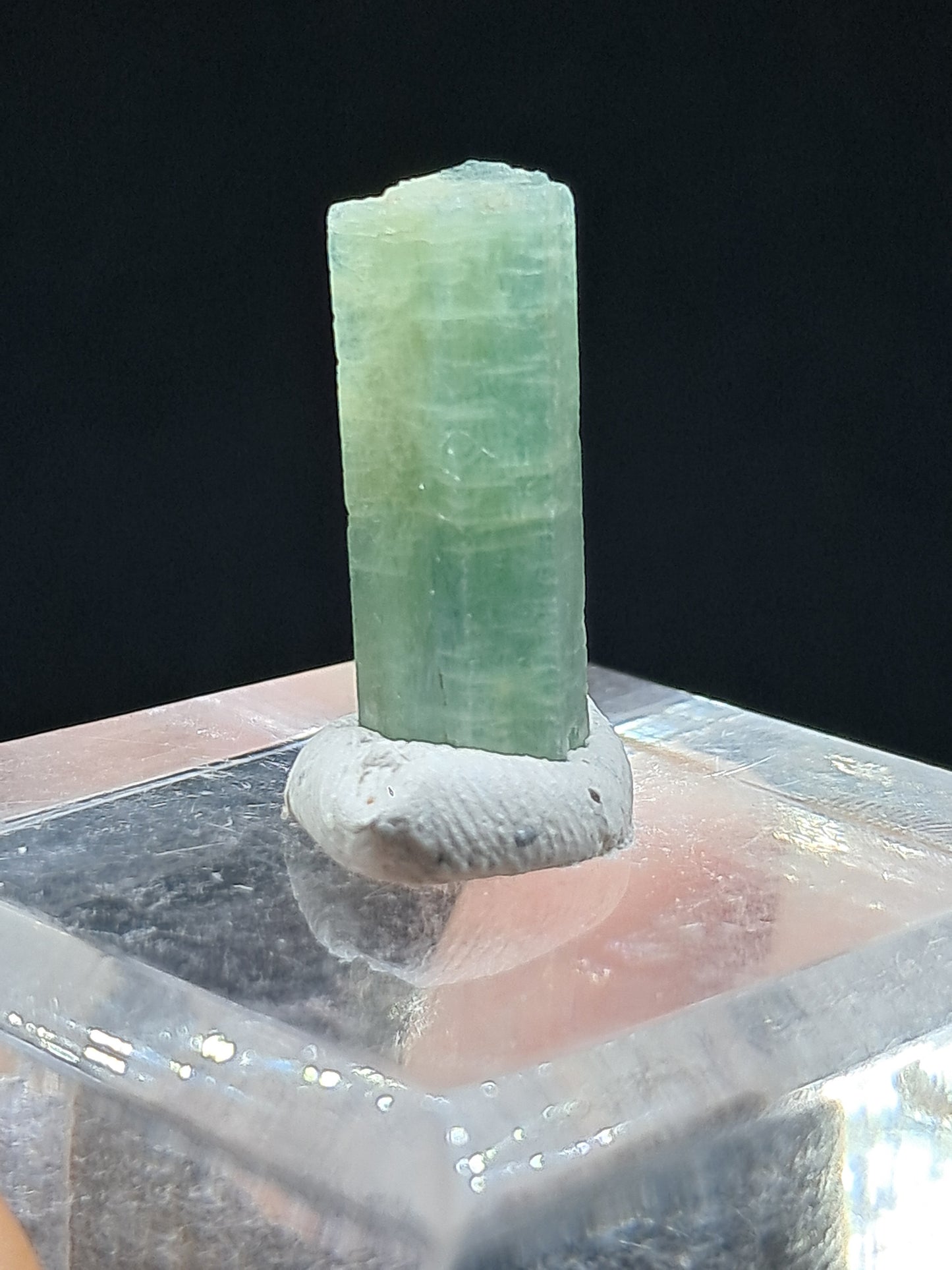 Aguamarina (Karur) Cristal hexagonal en bruto | Ejemplar mineral n.° AQM23