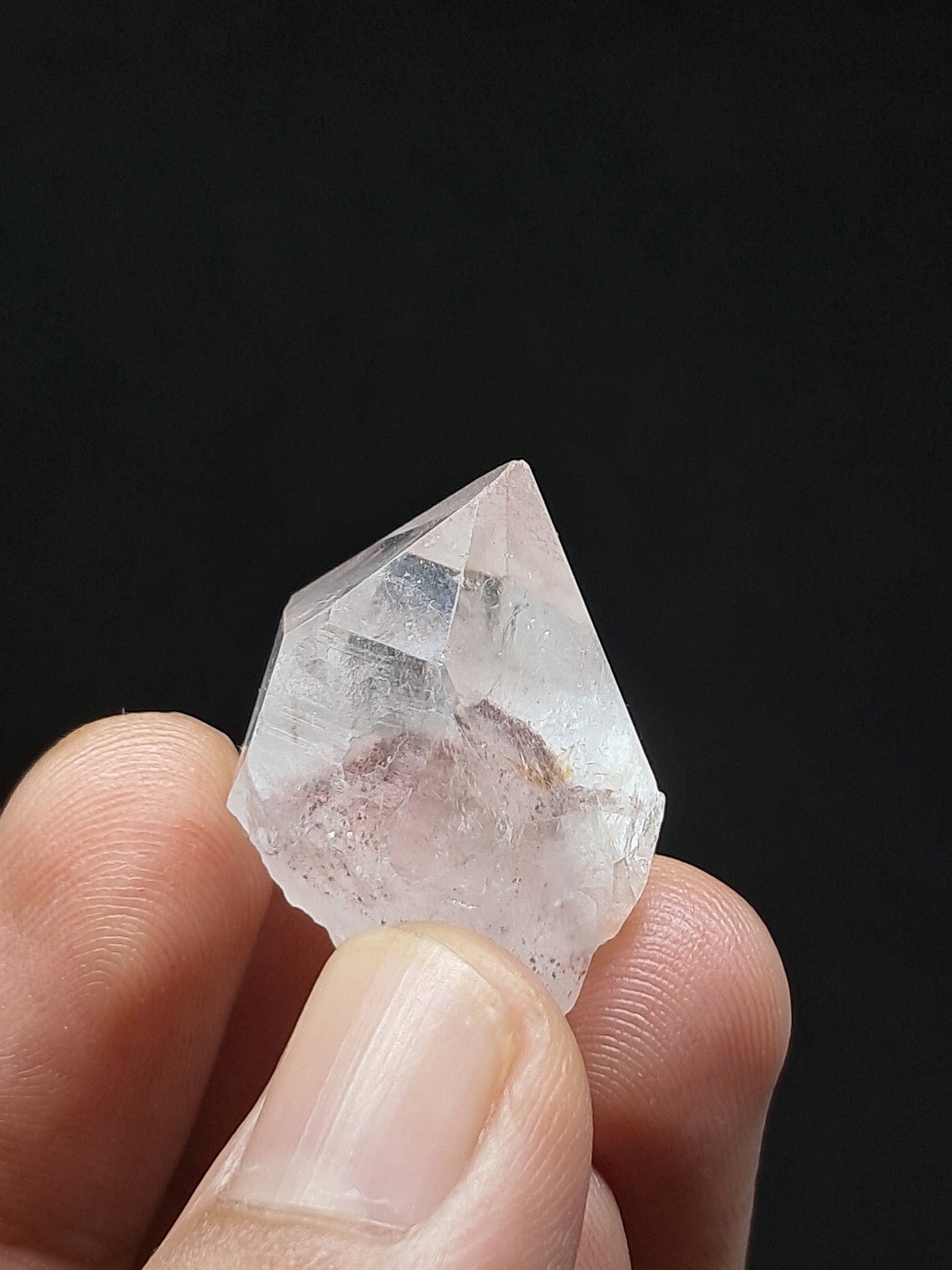 Punta de cristal natural de cuarzo fantasma hematita (Telangana) | Ejemplar mineral n.° HPQ27